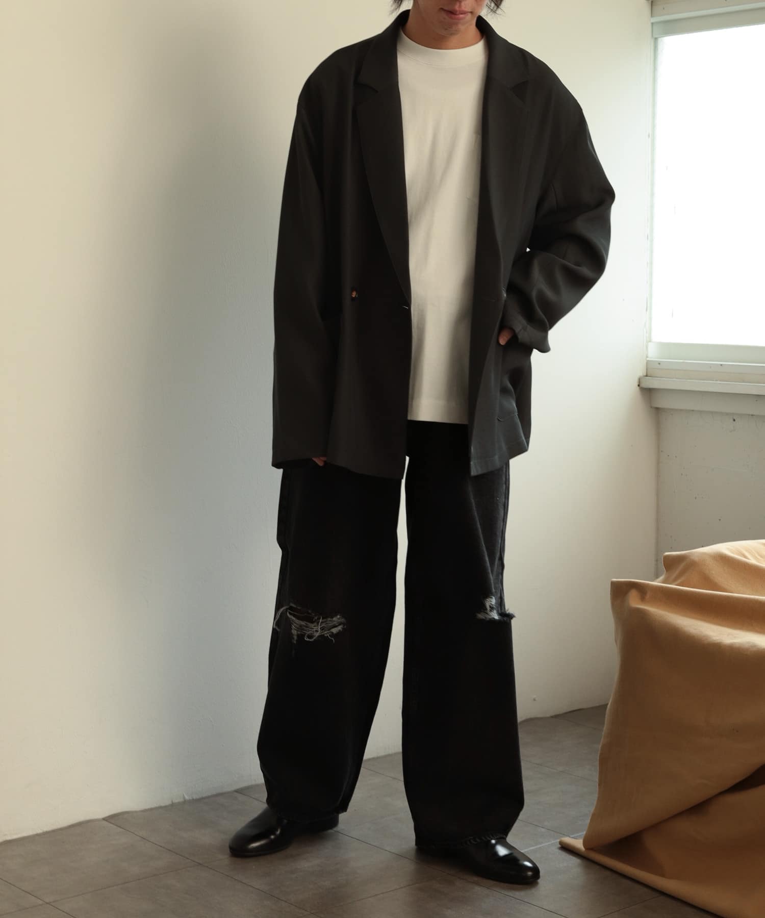 GRAY