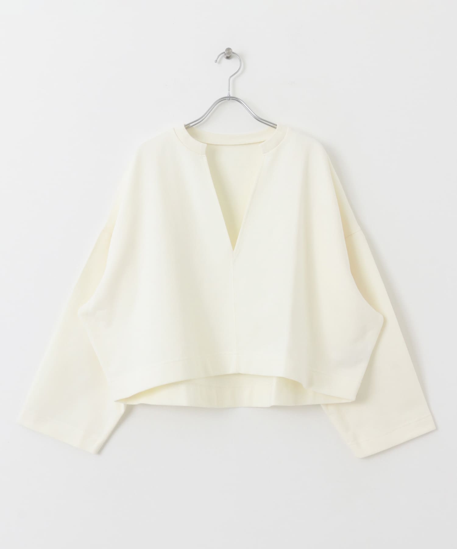 Vネッククロップドトップ IVORY one