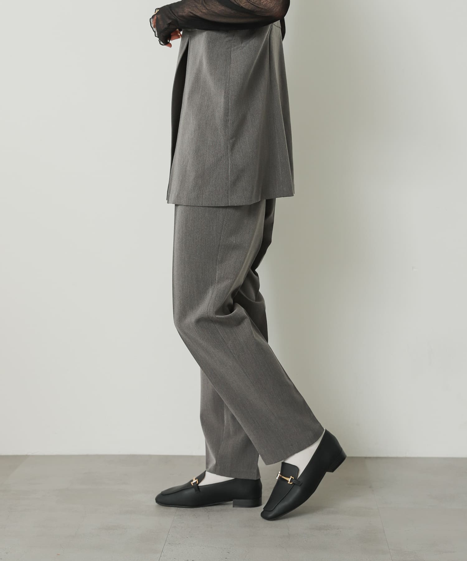 GRAY