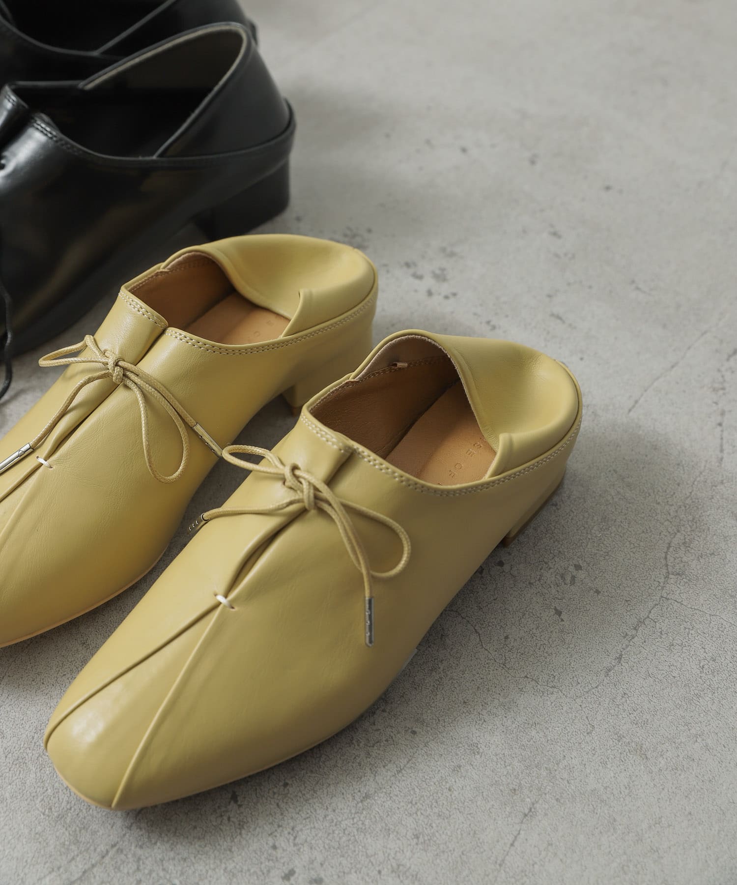 タックリボンステップオンシューズ BEIGE L