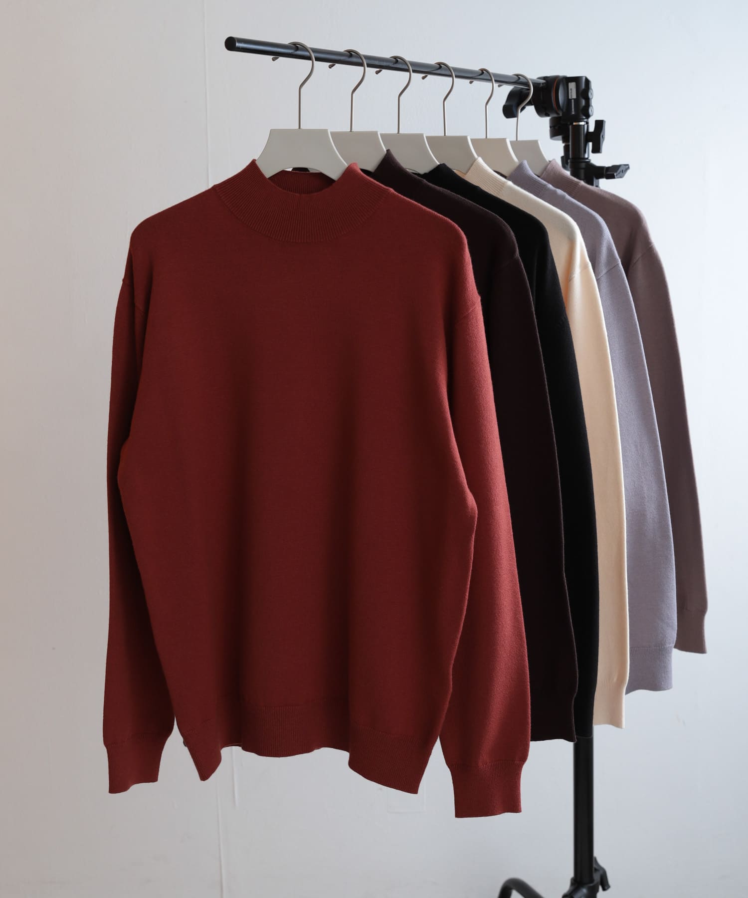 『ユニセックス』ストレッチモックネックセーター COGNAC L