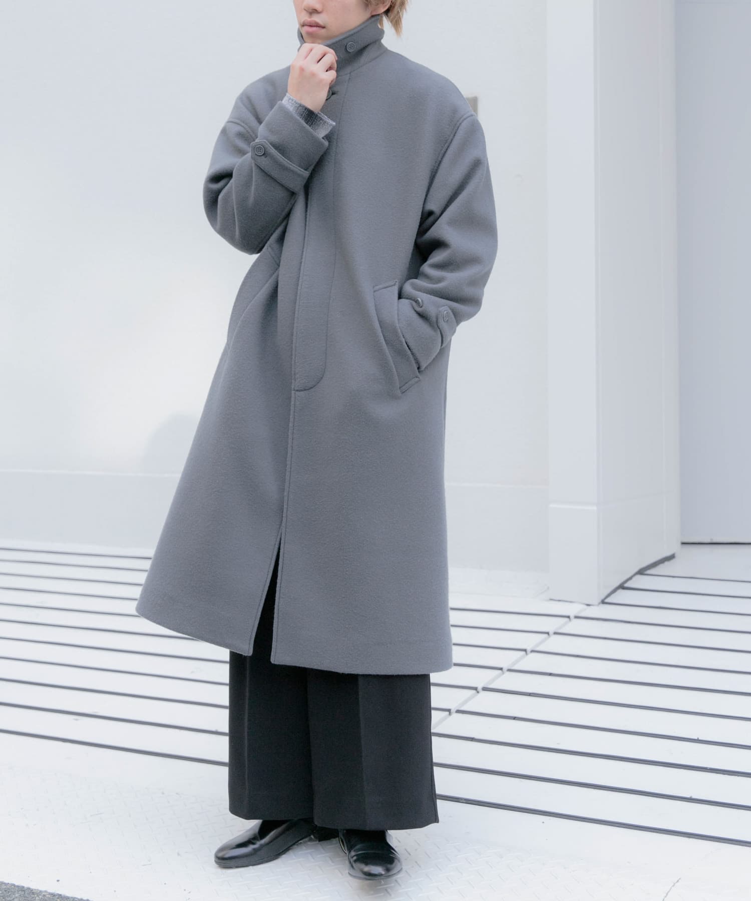 GRAY