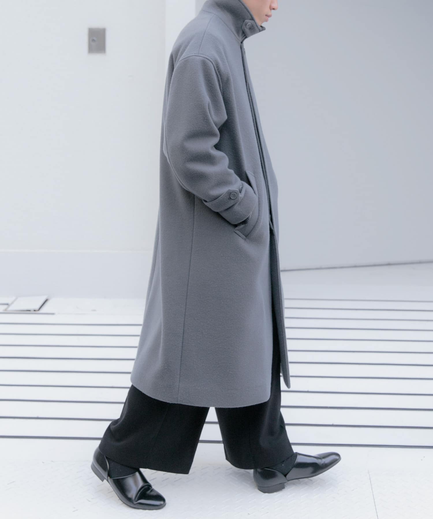 GRAY
