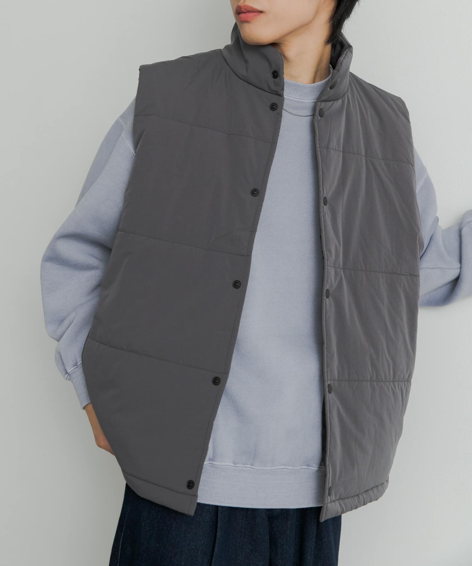 GRAY