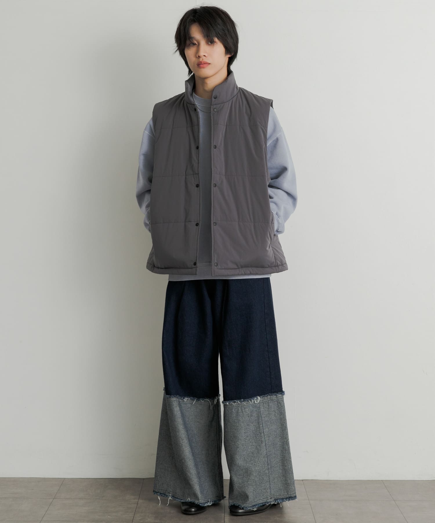 GRAY