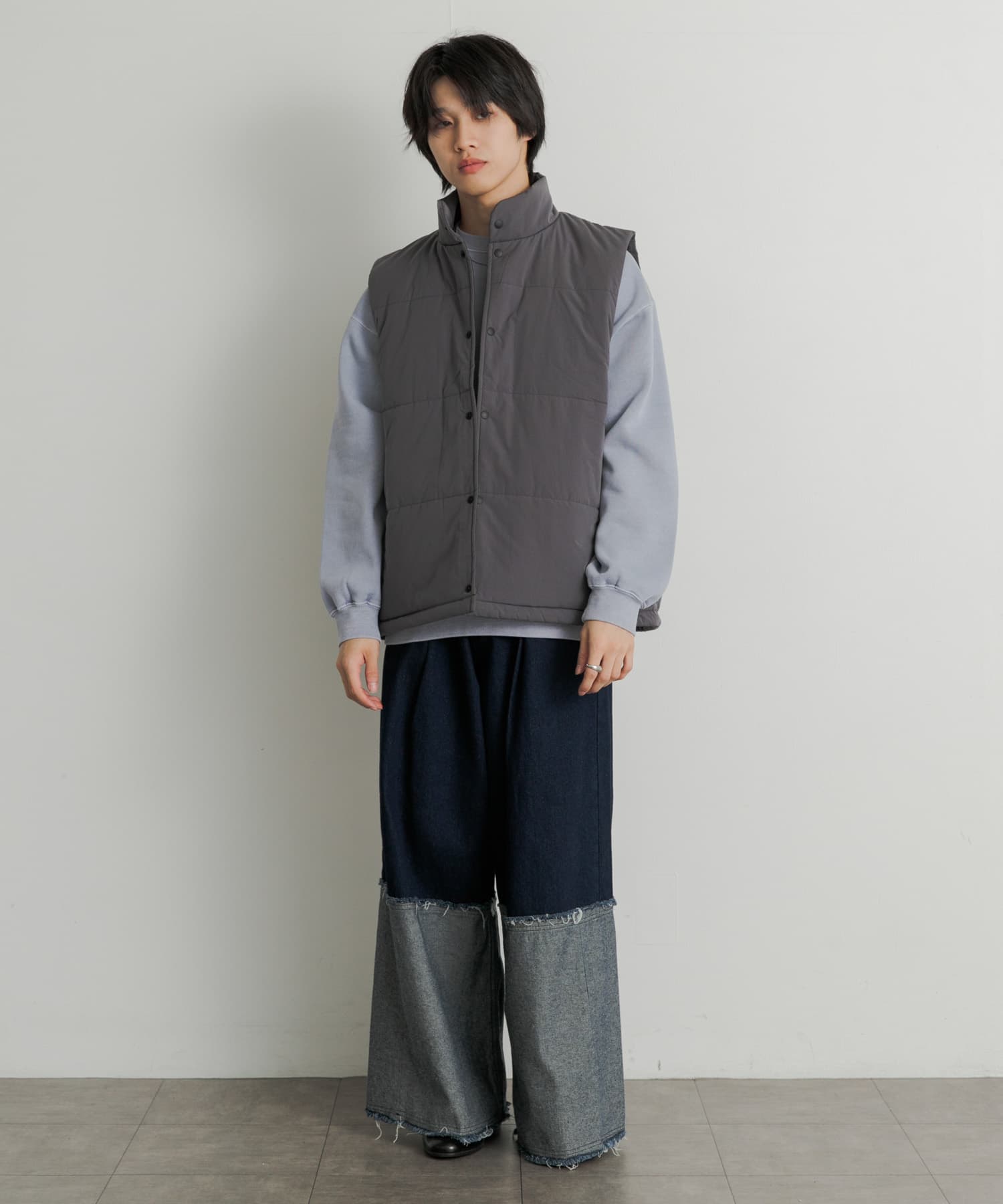 GRAY
