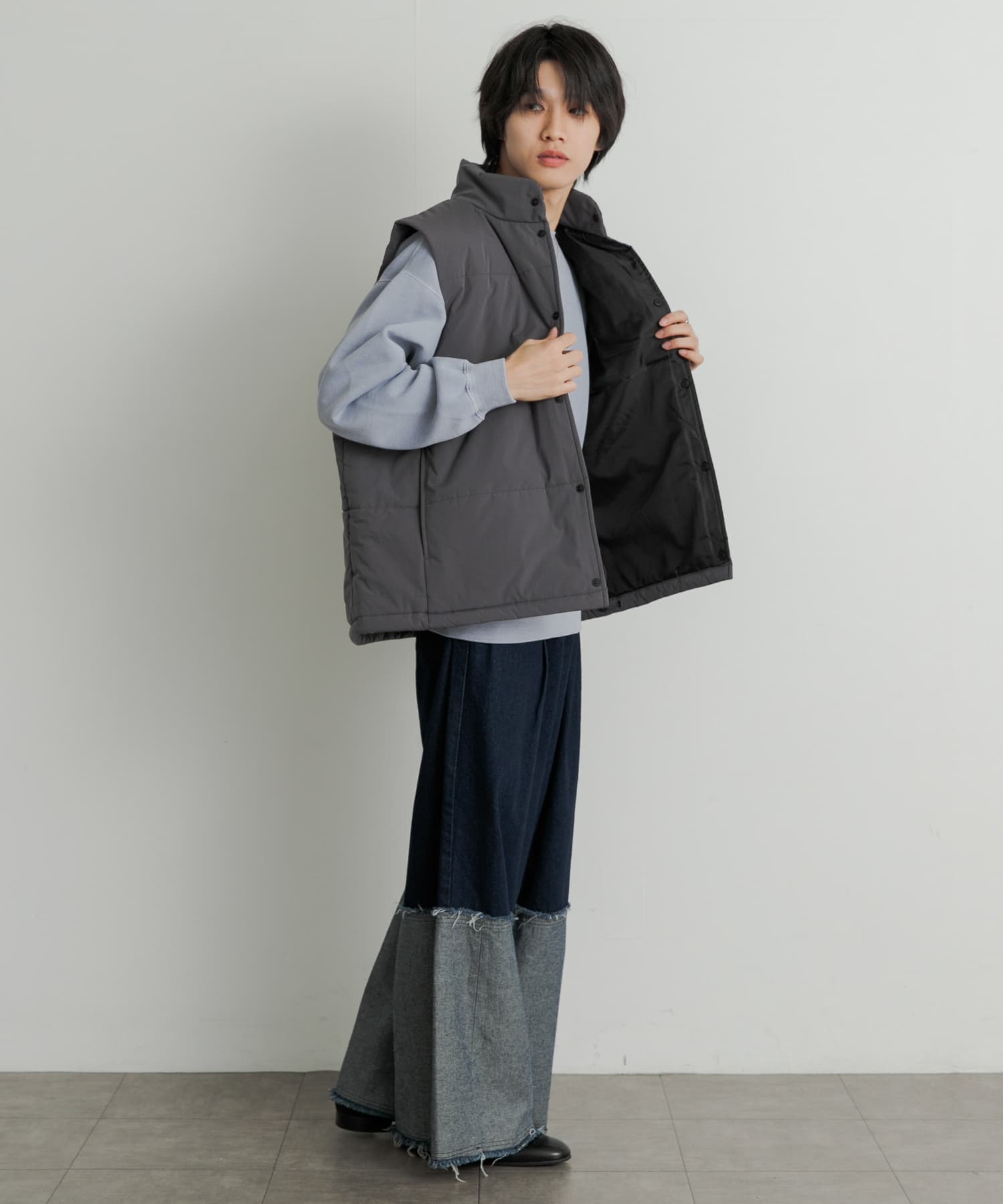 GRAY