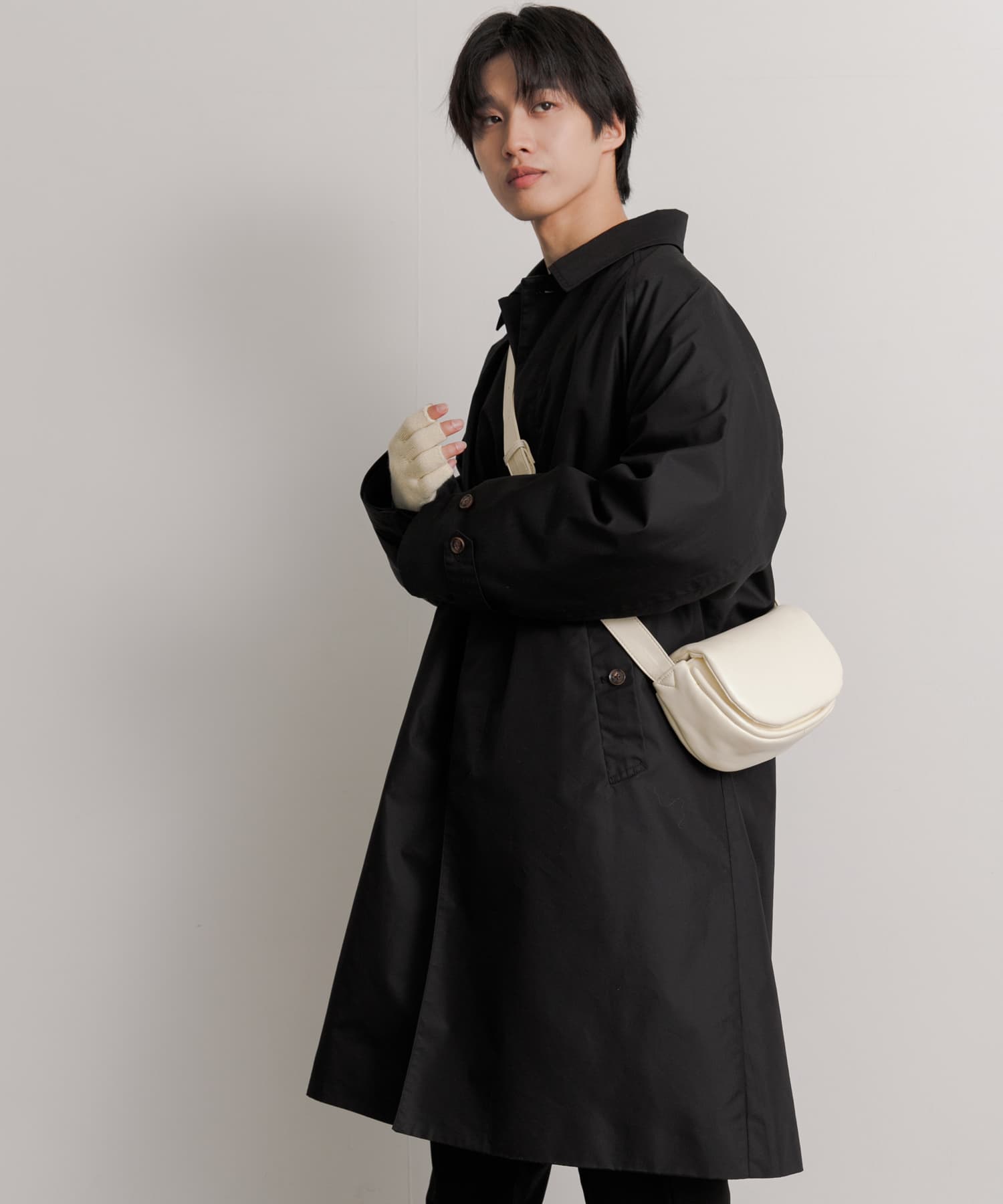 フェイクレザーパデットフラップショルダー IVORY one