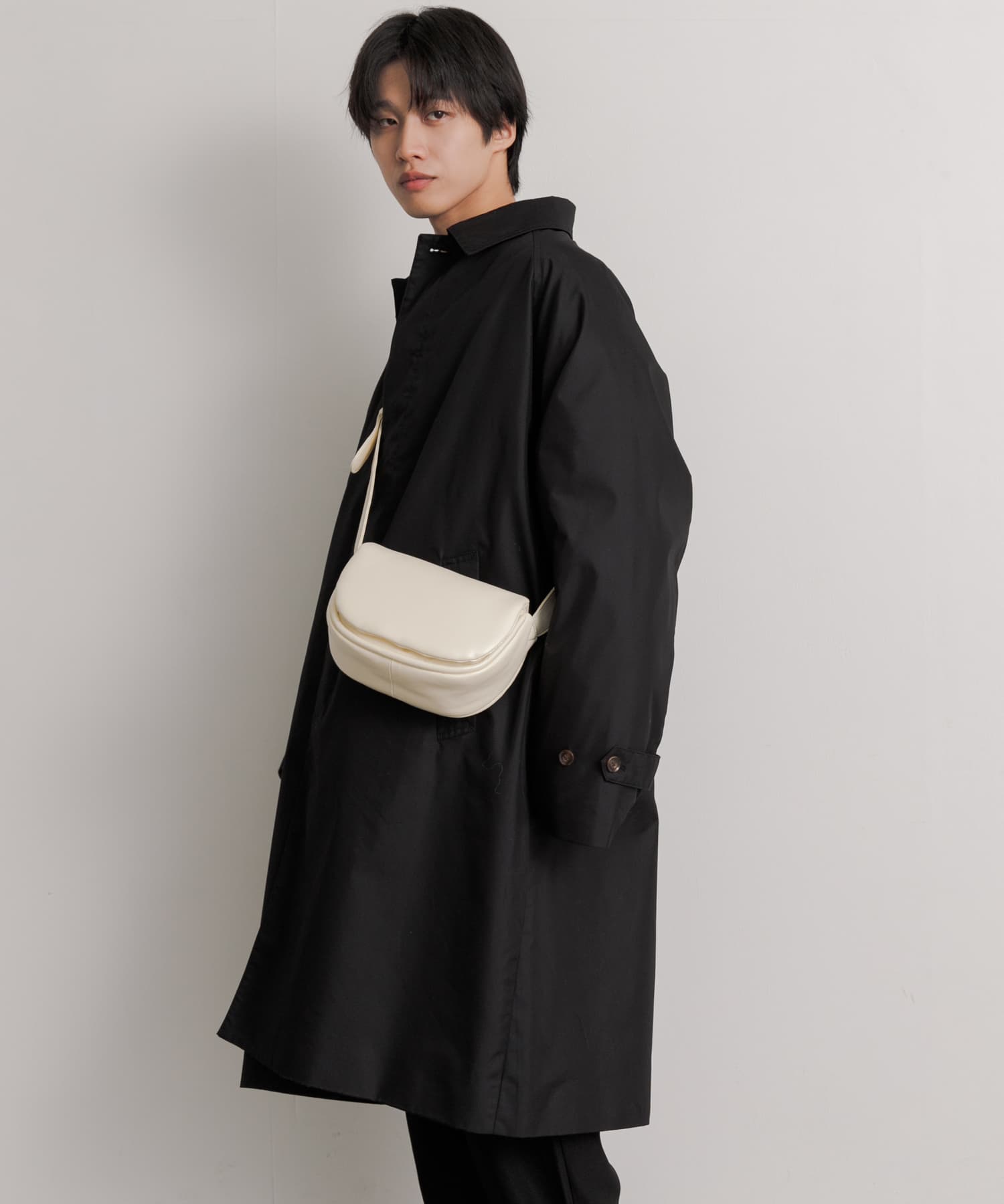 フェイクレザーパデットフラップショルダー IVORY one