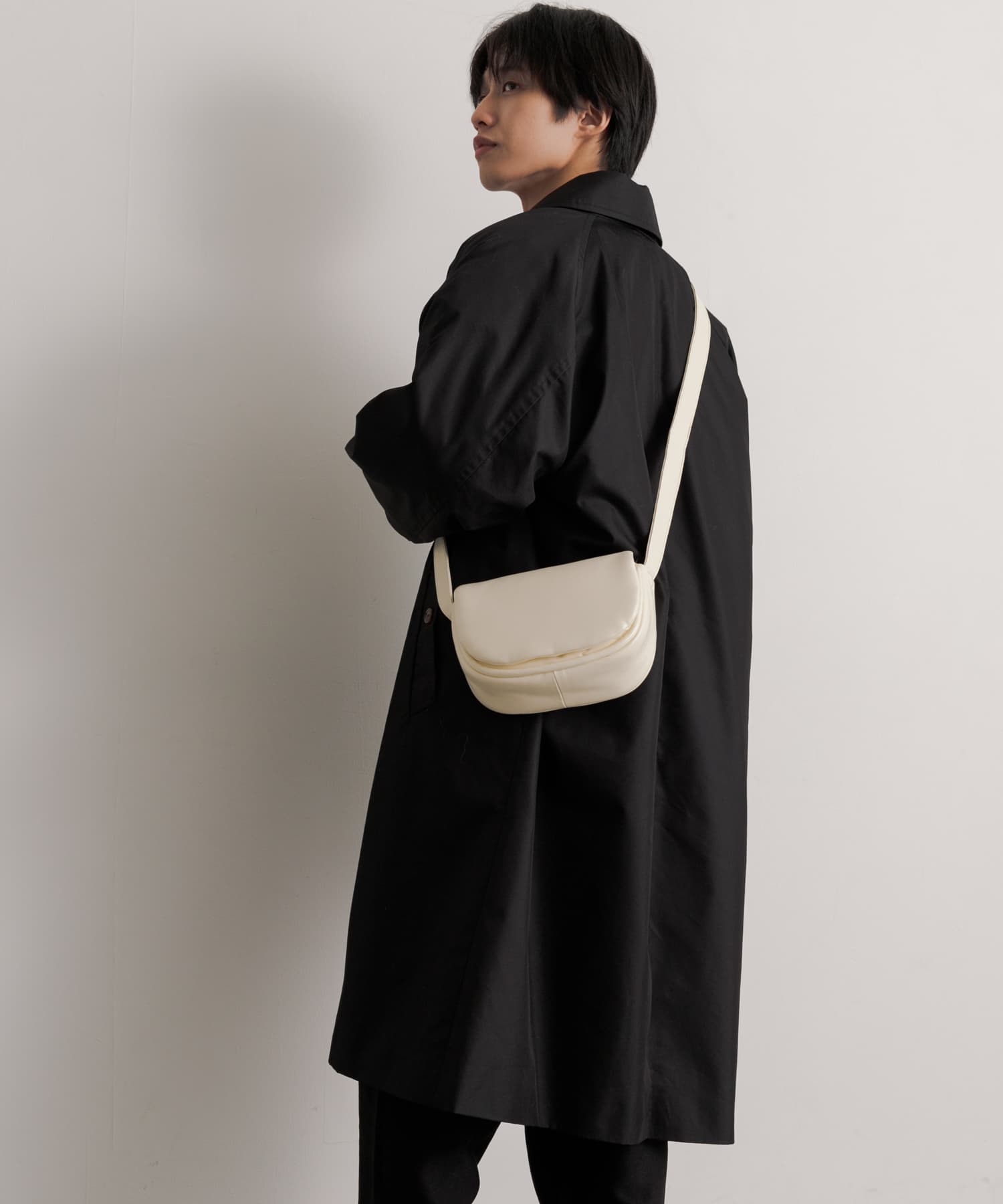フェイクレザーパデットフラップショルダー IVORY one
