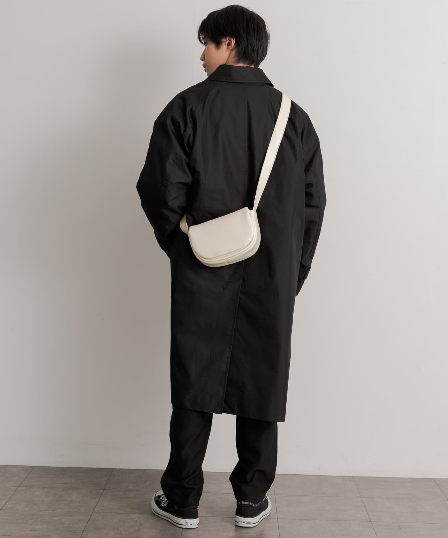 フェイクレザーパデットフラップショルダー IVORY one