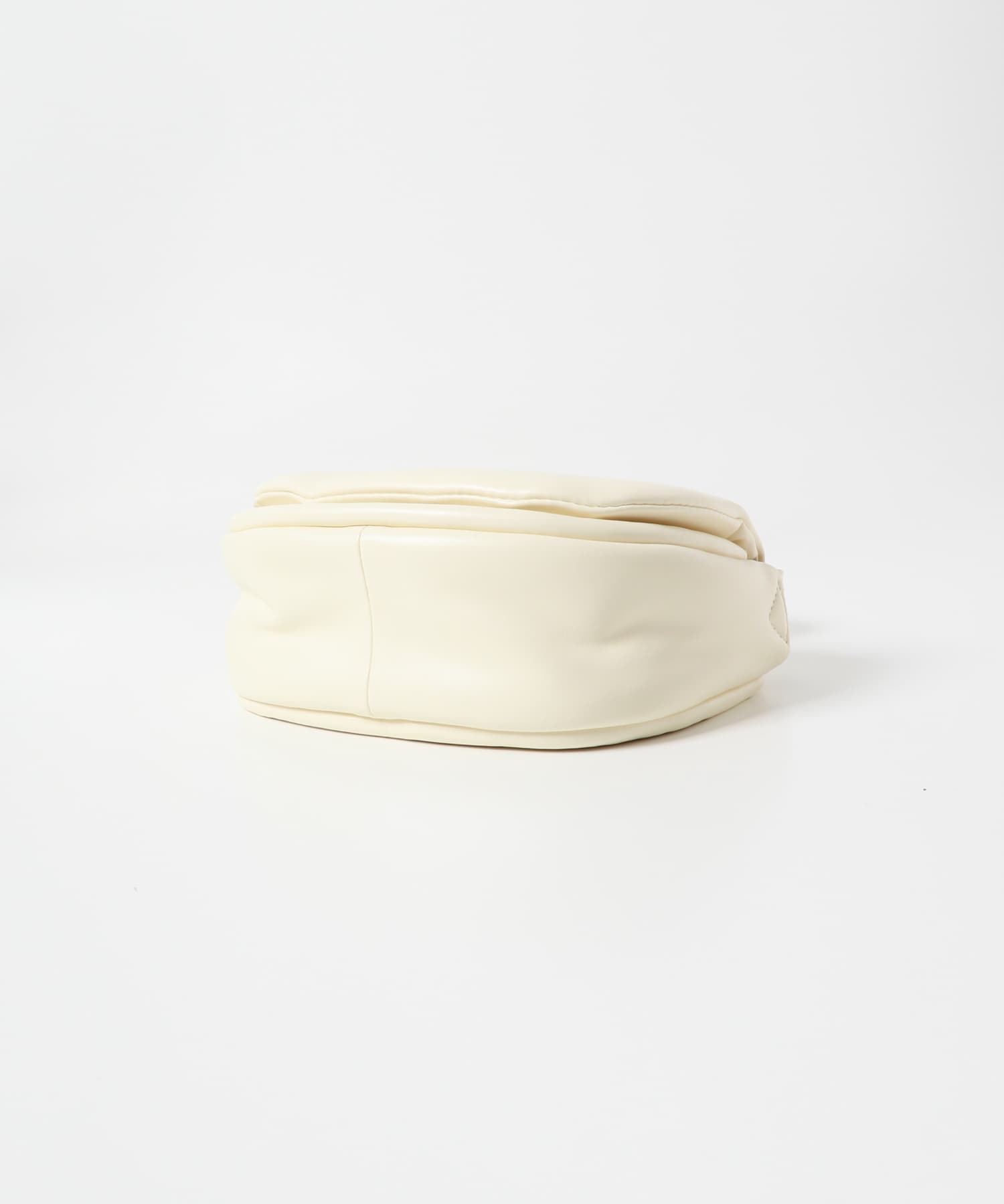 フェイクレザーパデットフラップショルダー IVORY one