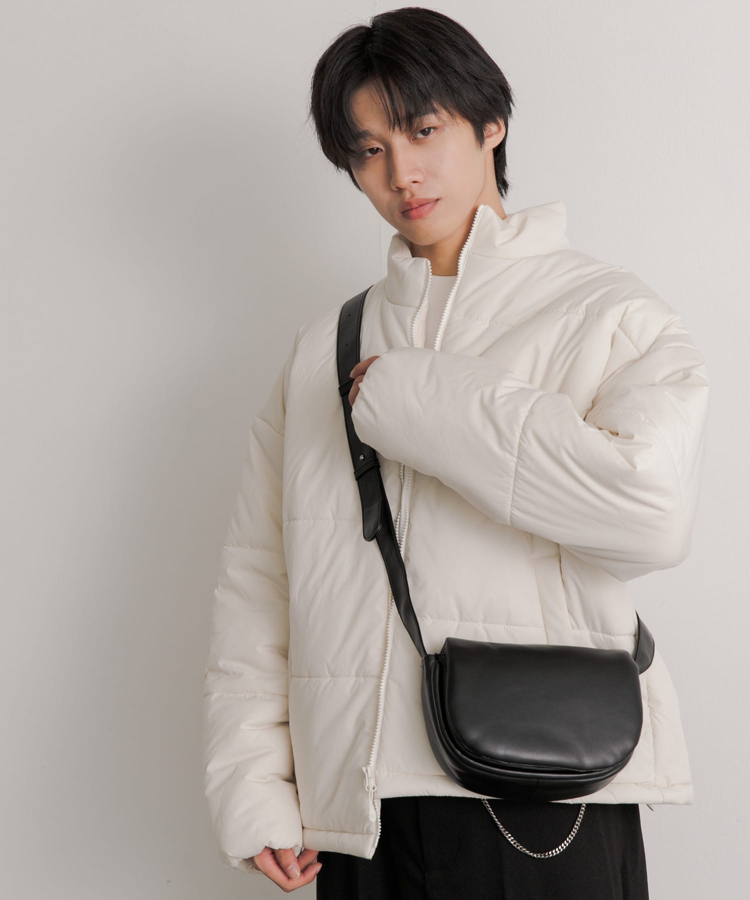 フェイクレザーパデットフラップショルダー BLACK one