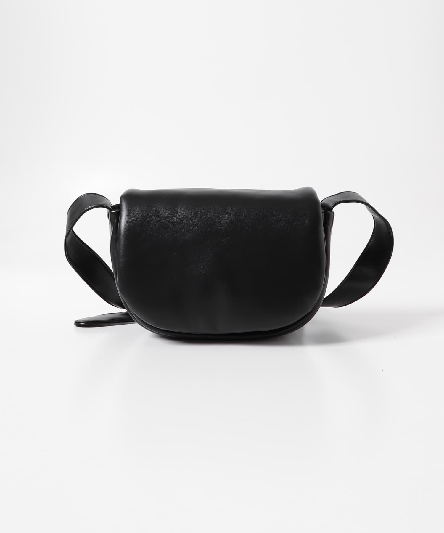 フェイクレザーパデットフラップショルダー BLACK one