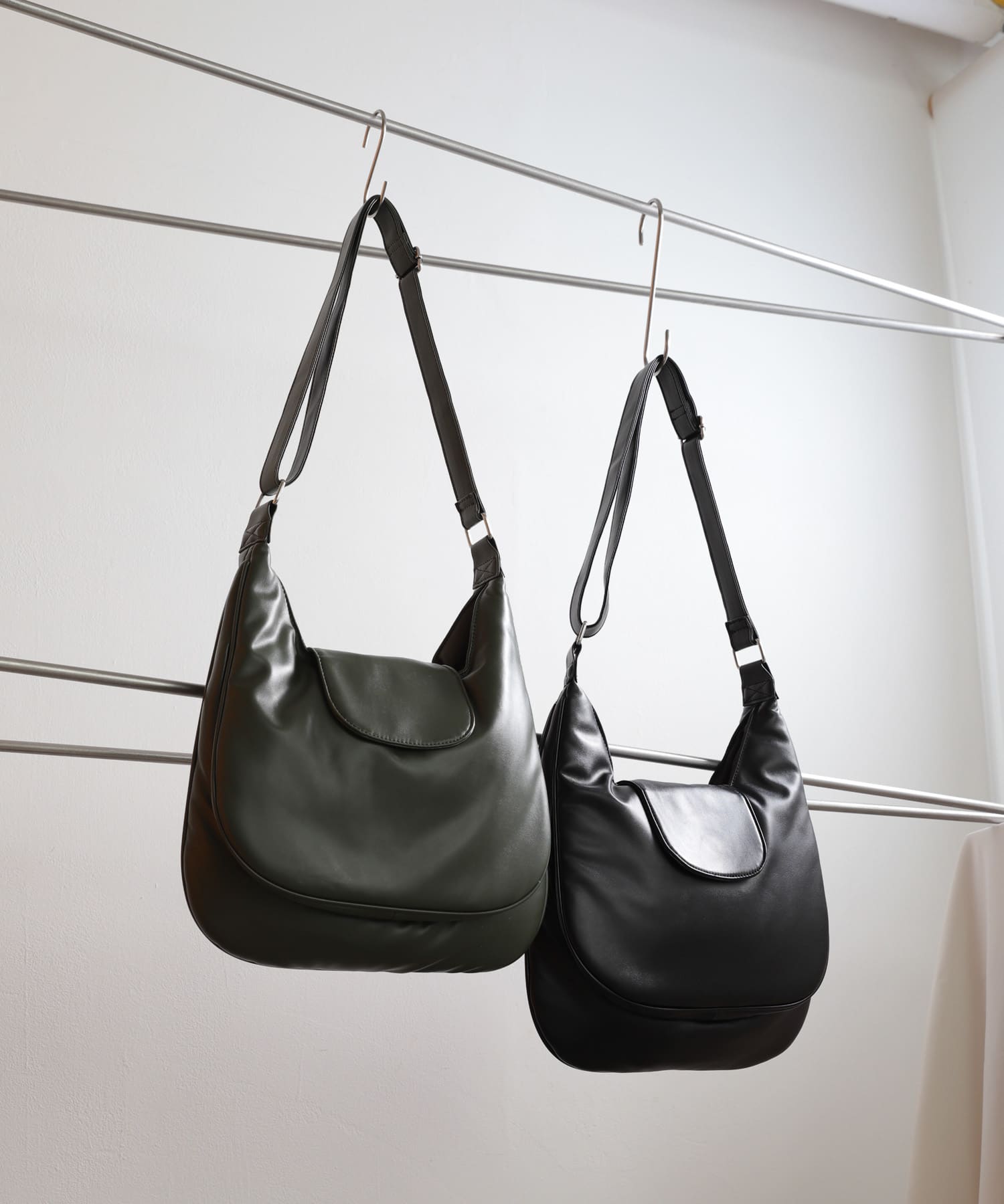 フェイクレザーパデットショルダーバッグ KHAKI one
