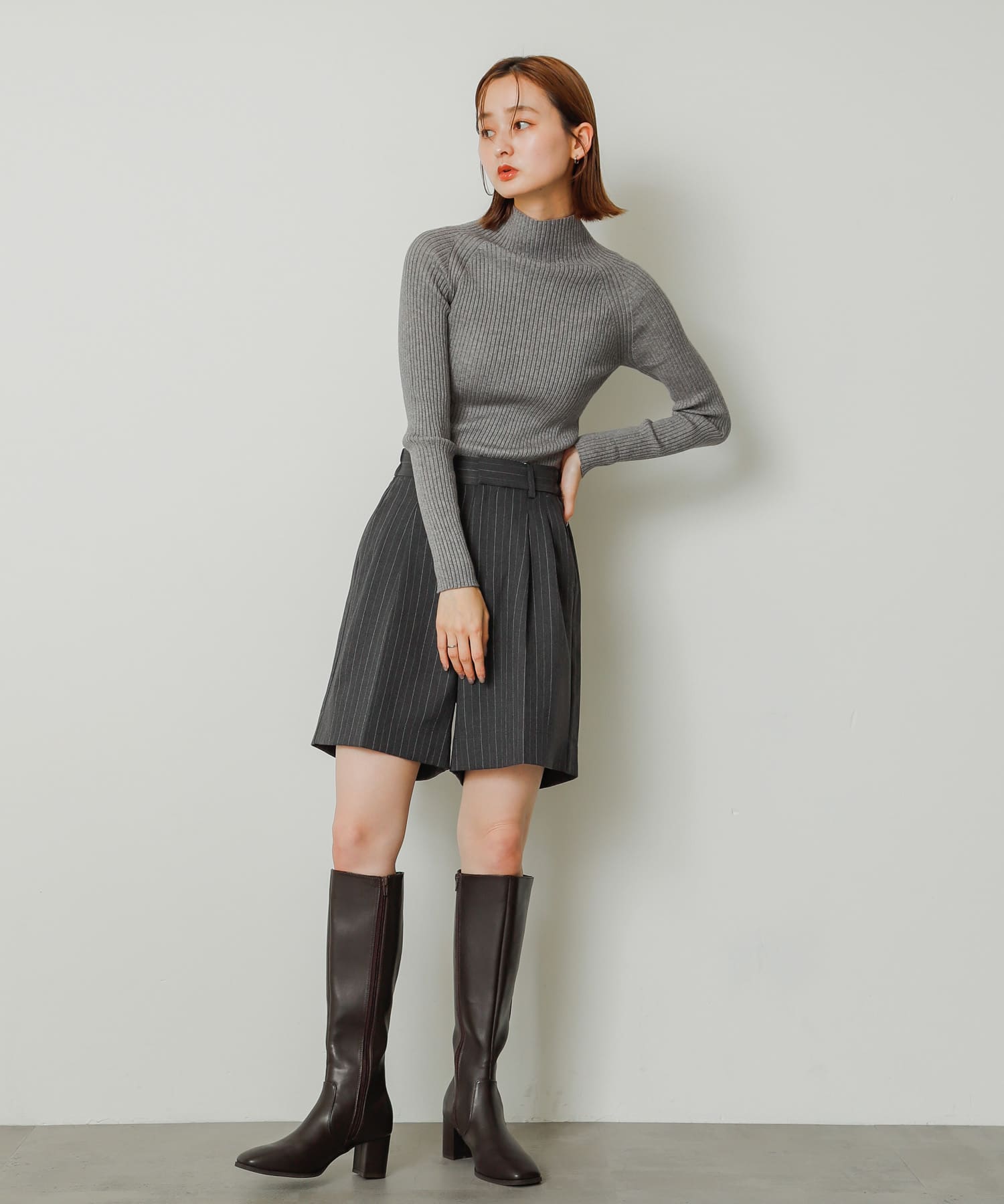 GRAY