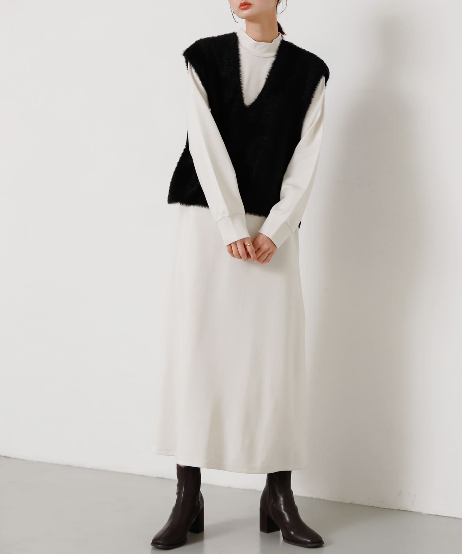 BLK×O.WHT
