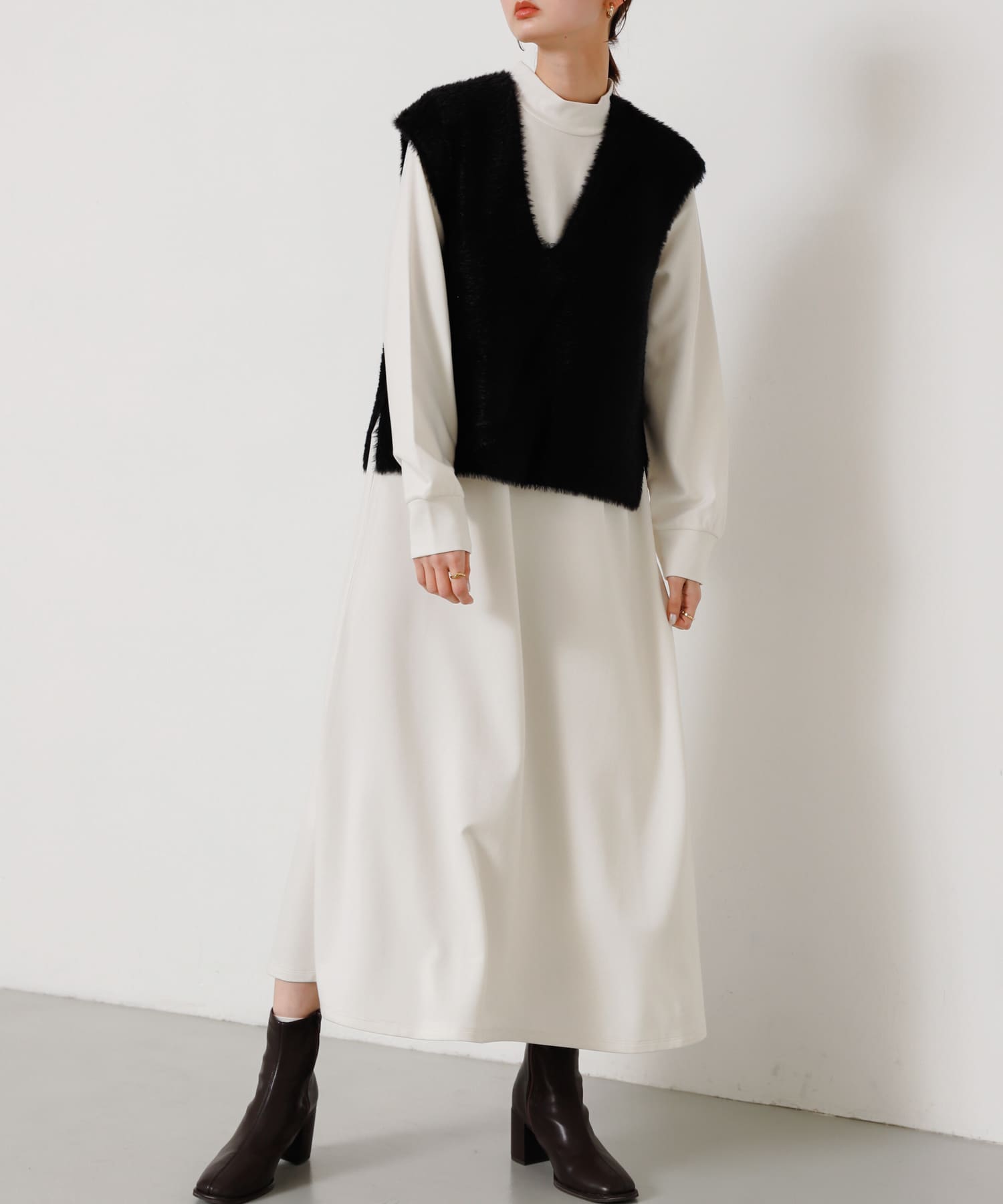 BLK×O.WHT