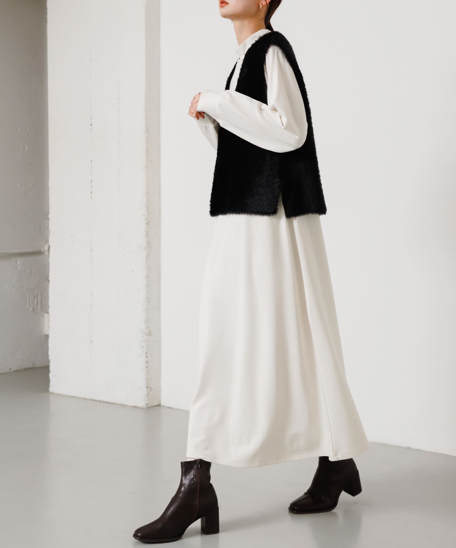 BLK×O.WHT