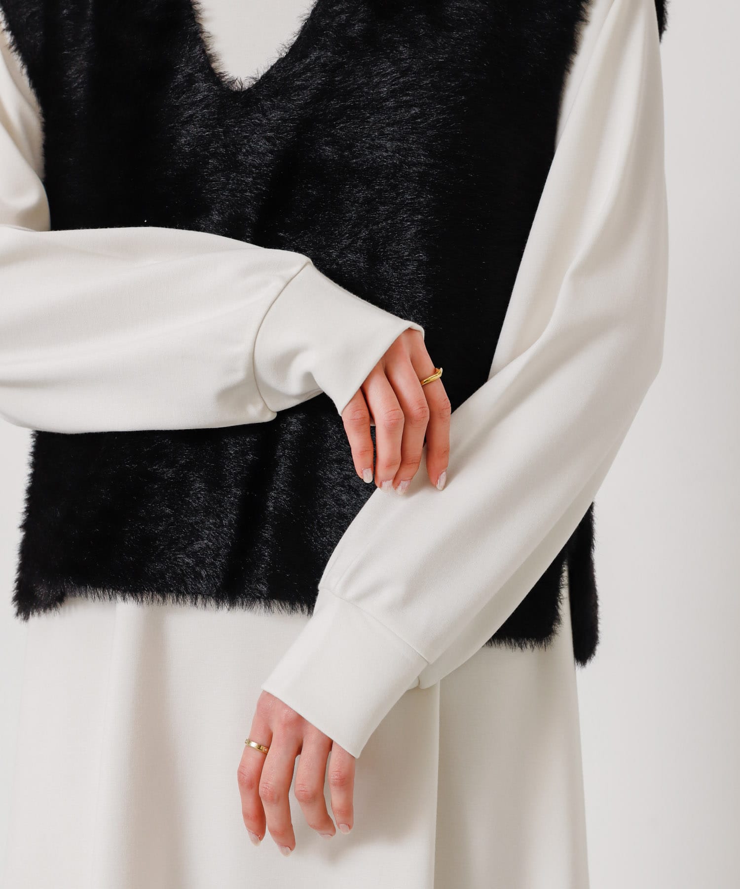 BLK×O.WHT