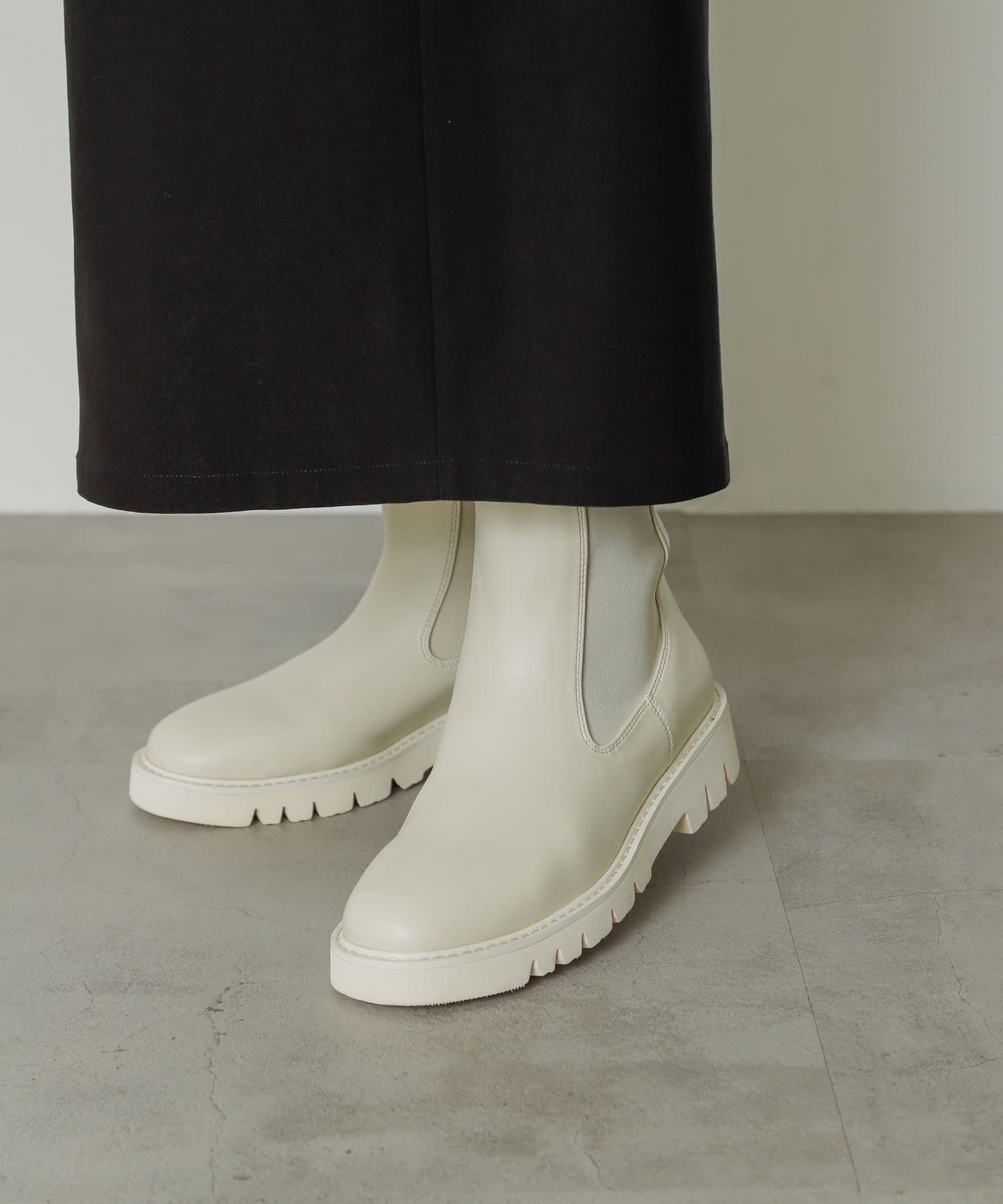 『軽量ソール採用』トラックソールサイドゴアブーツ IVORY M