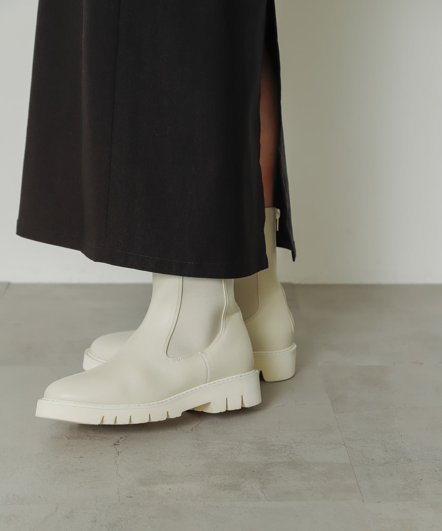 『軽量ソール採用』トラックソールサイドゴアブーツ IVORY M