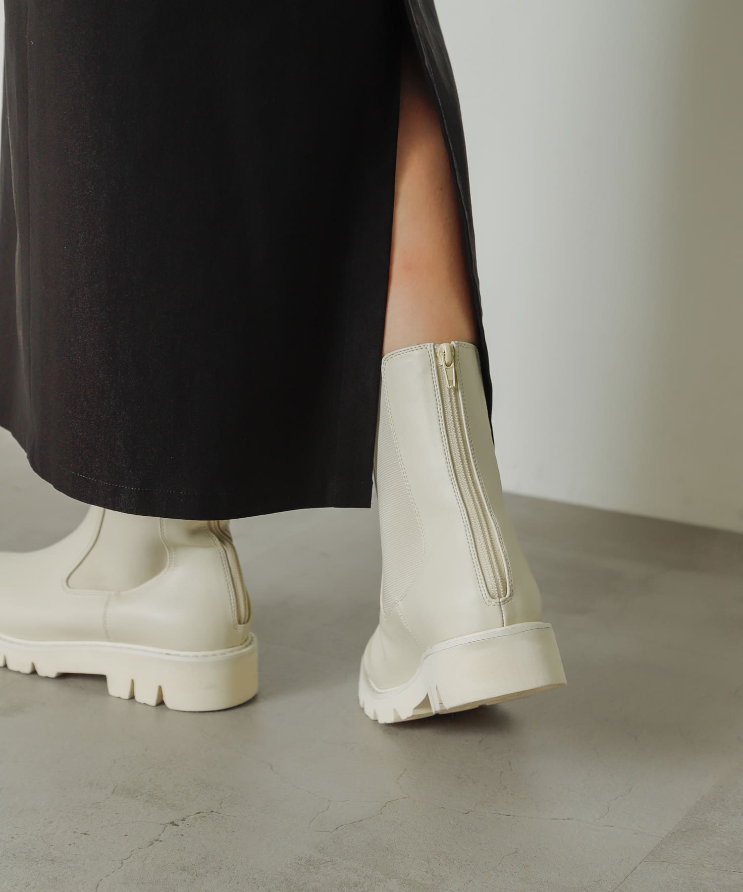 『軽量ソール採用』トラックソールサイドゴアブーツ IVORY M