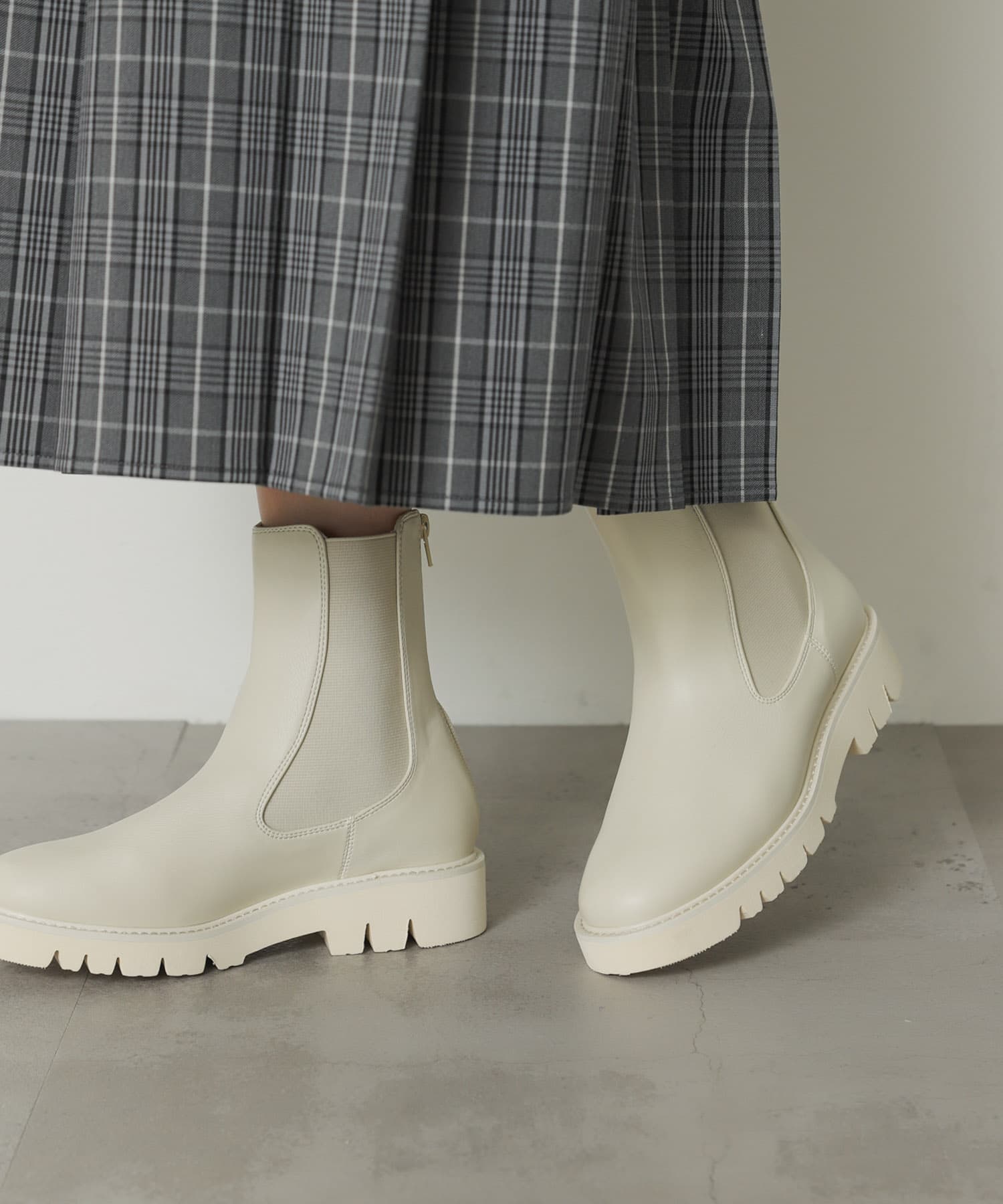 『軽量ソール採用』トラックソールサイドゴアブーツ IVORY L