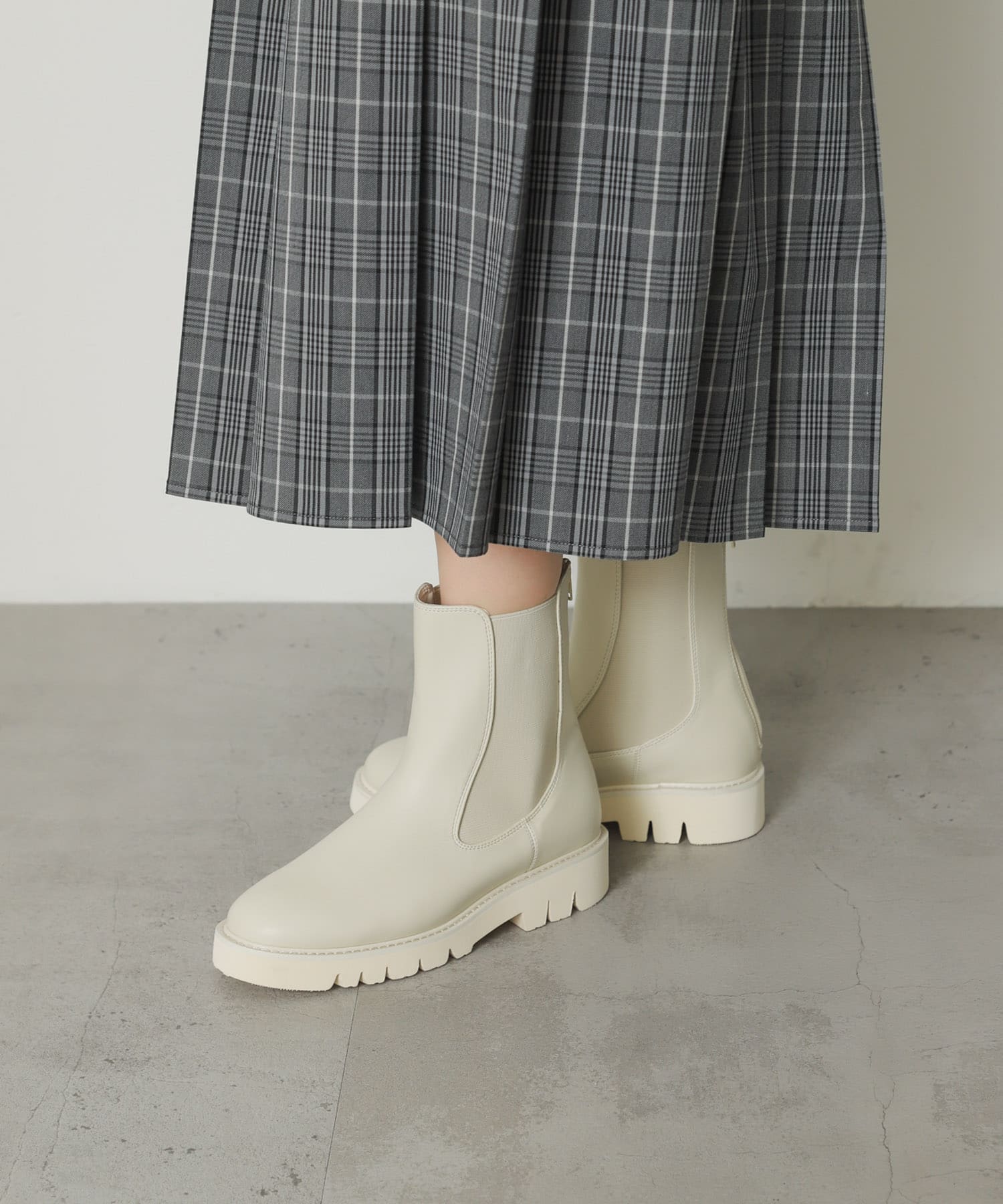 『軽量ソール採用』トラックソールサイドゴアブーツ IVORY L