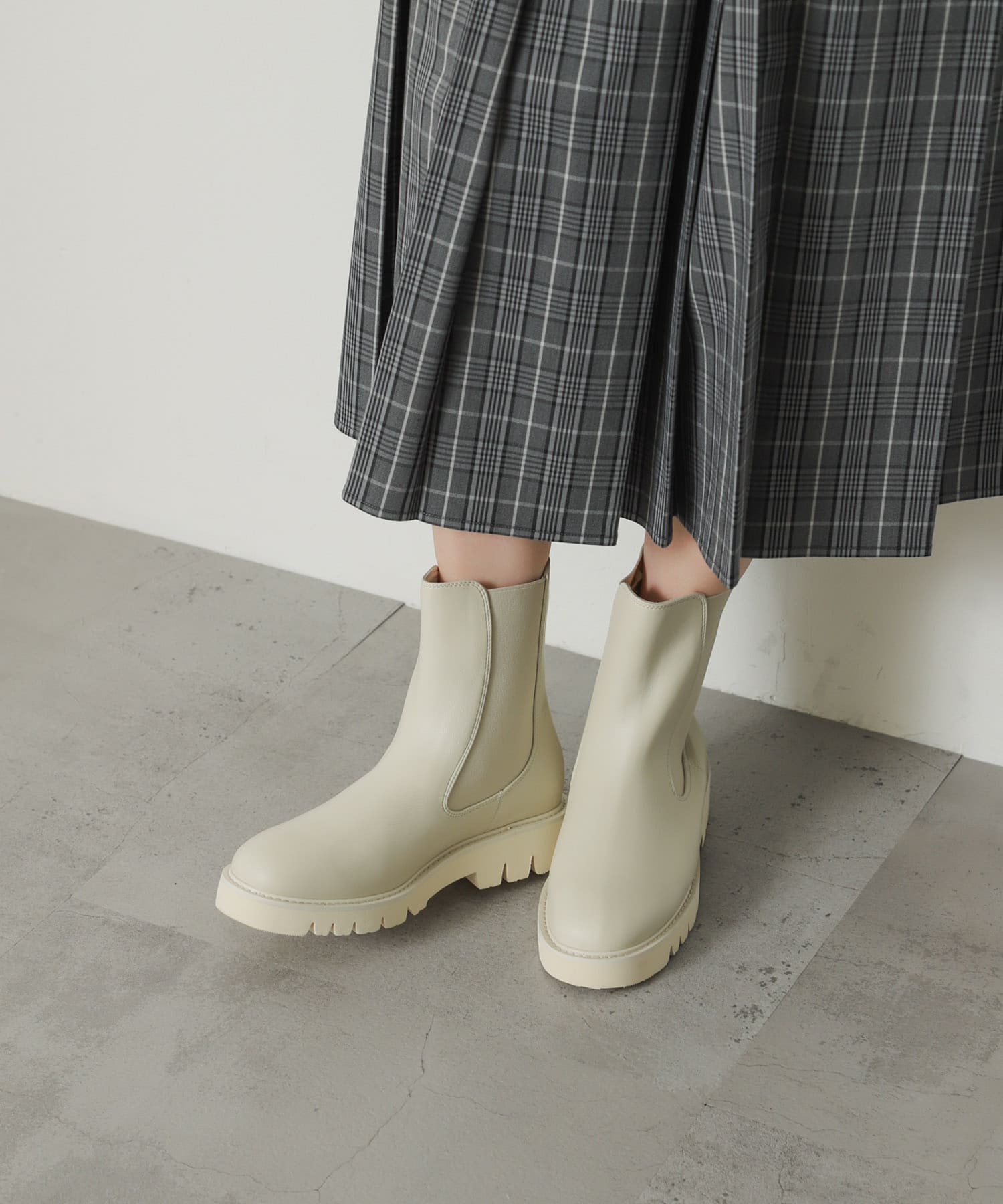 『軽量ソール採用』トラックソールサイドゴアブーツ IVORY L