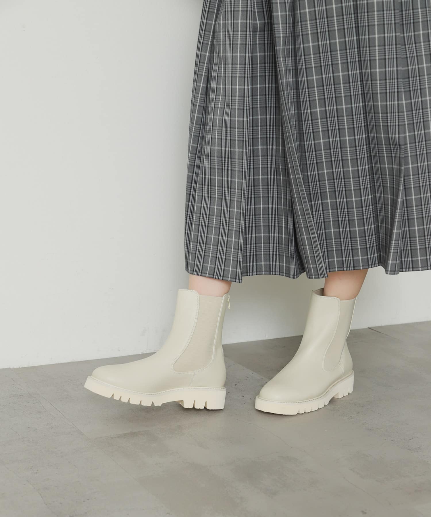 『軽量ソール採用』トラックソールサイドゴアブーツ IVORY L