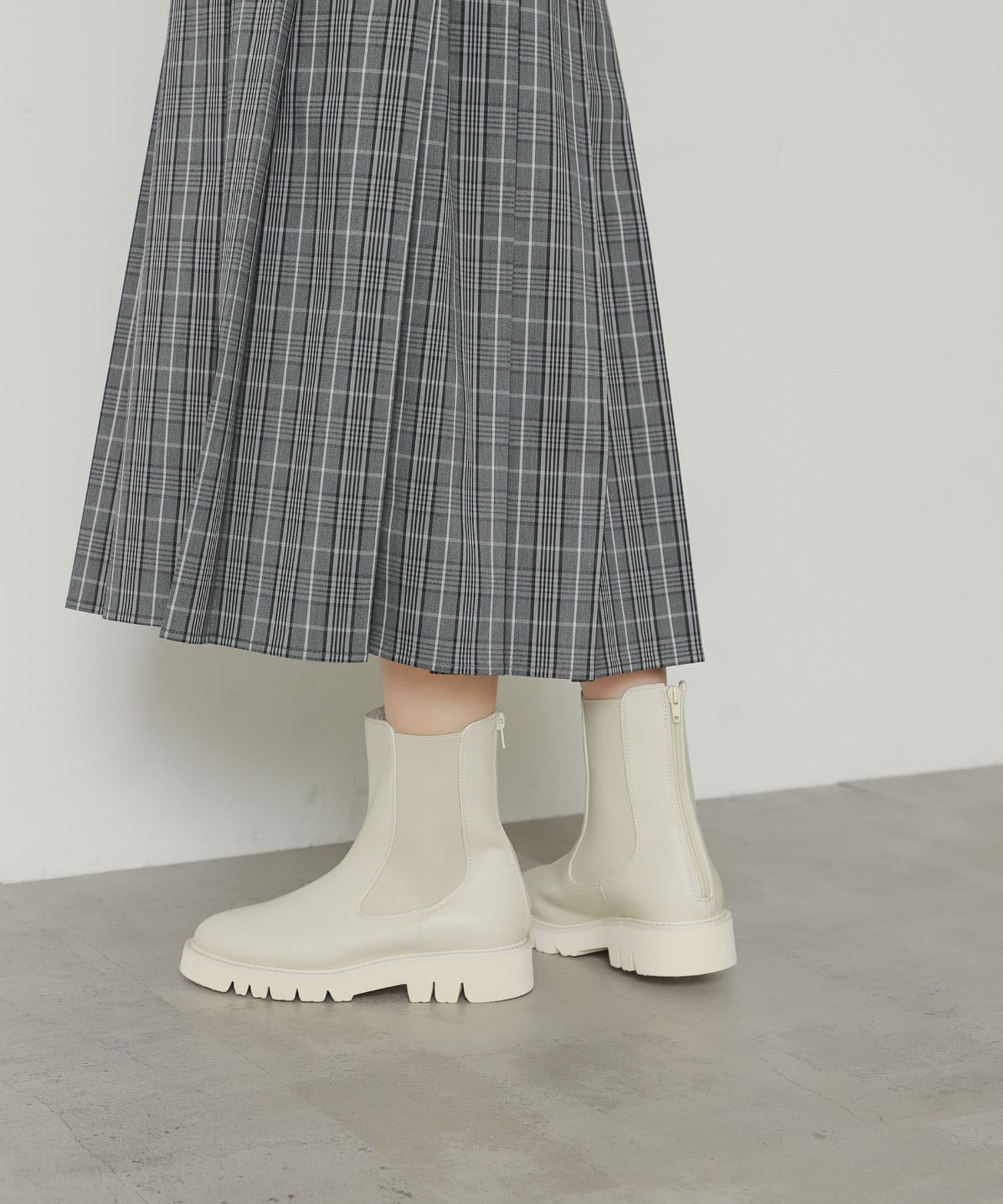 『軽量ソール採用』トラックソールサイドゴアブーツ IVORY L