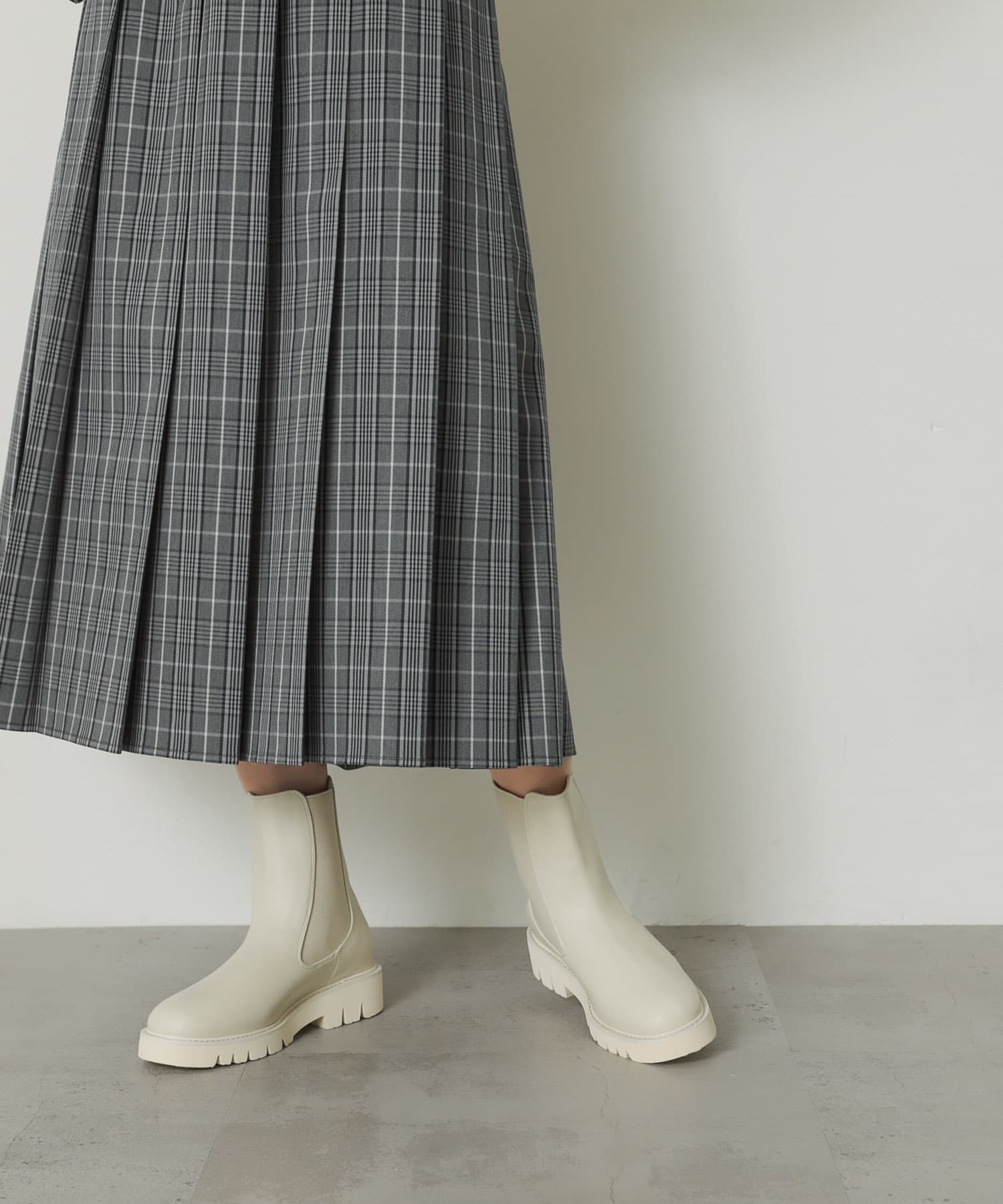 『軽量ソール採用』トラックソールサイドゴアブーツ IVORY L