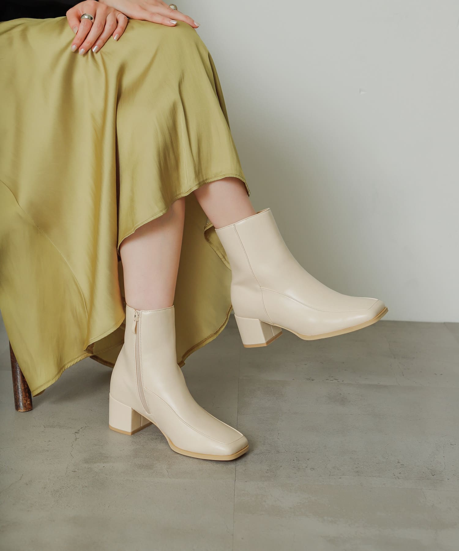 ワイドスクエアショートブーツ IVORY S