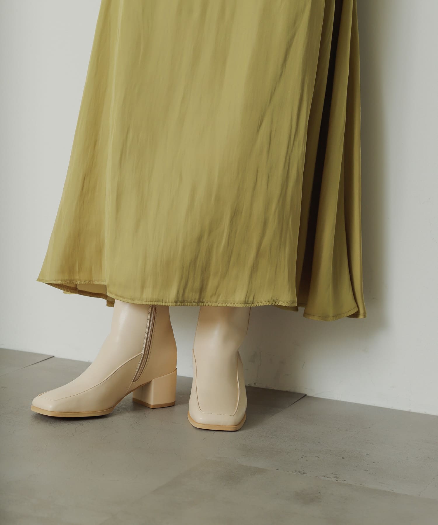 ワイドスクエアショートブーツ IVORY S