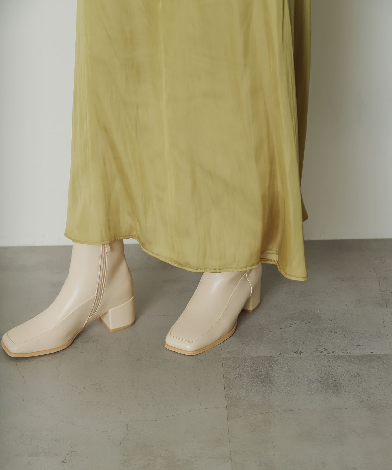 ワイドスクエアショートブーツ IVORY S