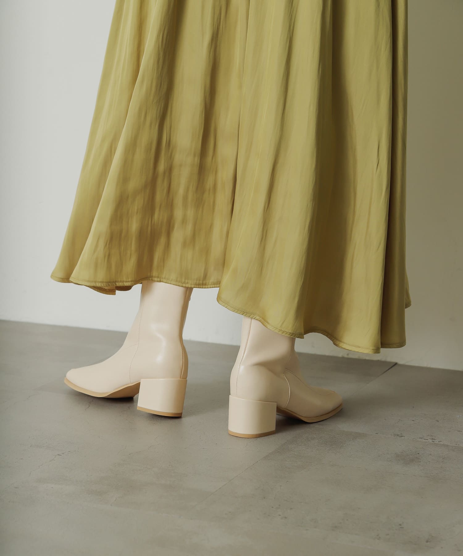 ワイドスクエアショートブーツ IVORY S