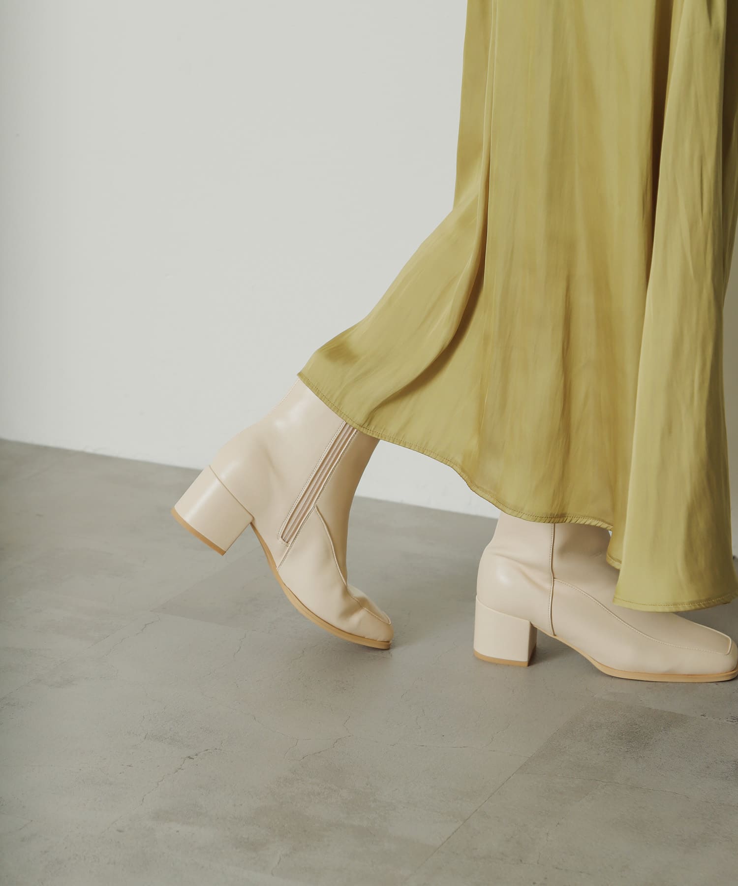 ワイドスクエアショートブーツ IVORY M