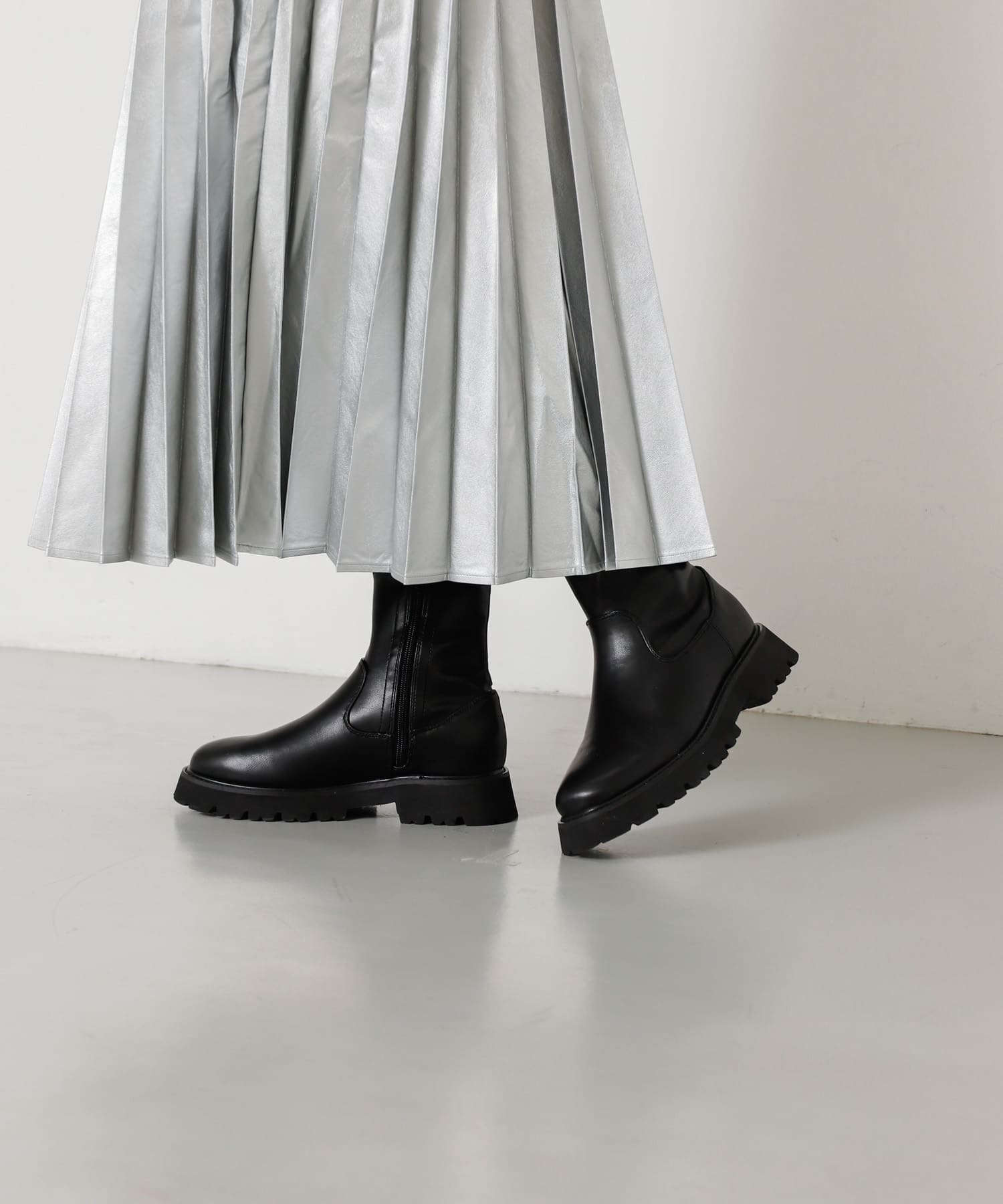 『軽量ソール採用』トラックソールブーツ