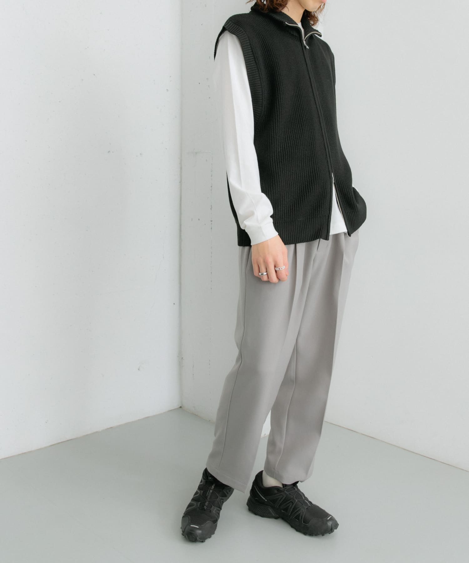 GRAY