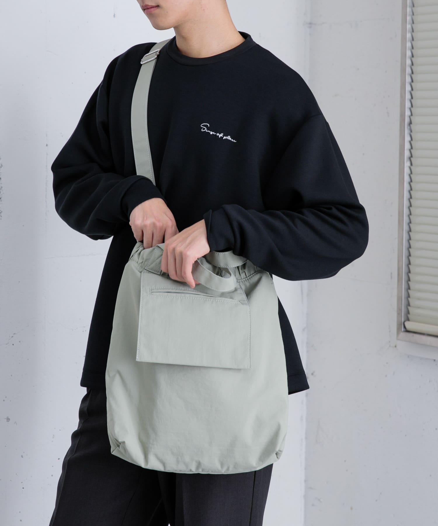 ナイロンショルダーバッグ GREIGE one