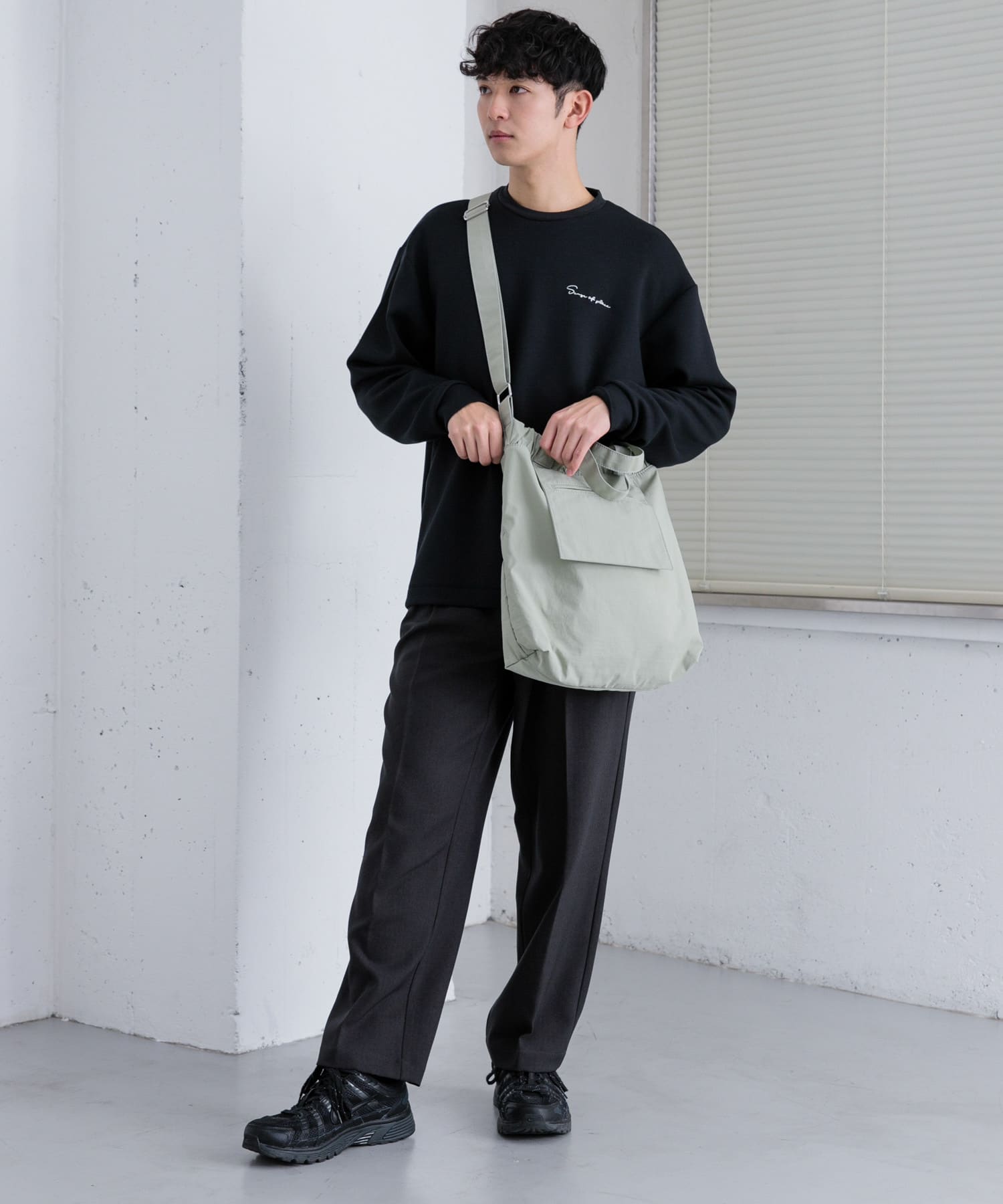 ナイロンショルダーバッグ GREIGE one
