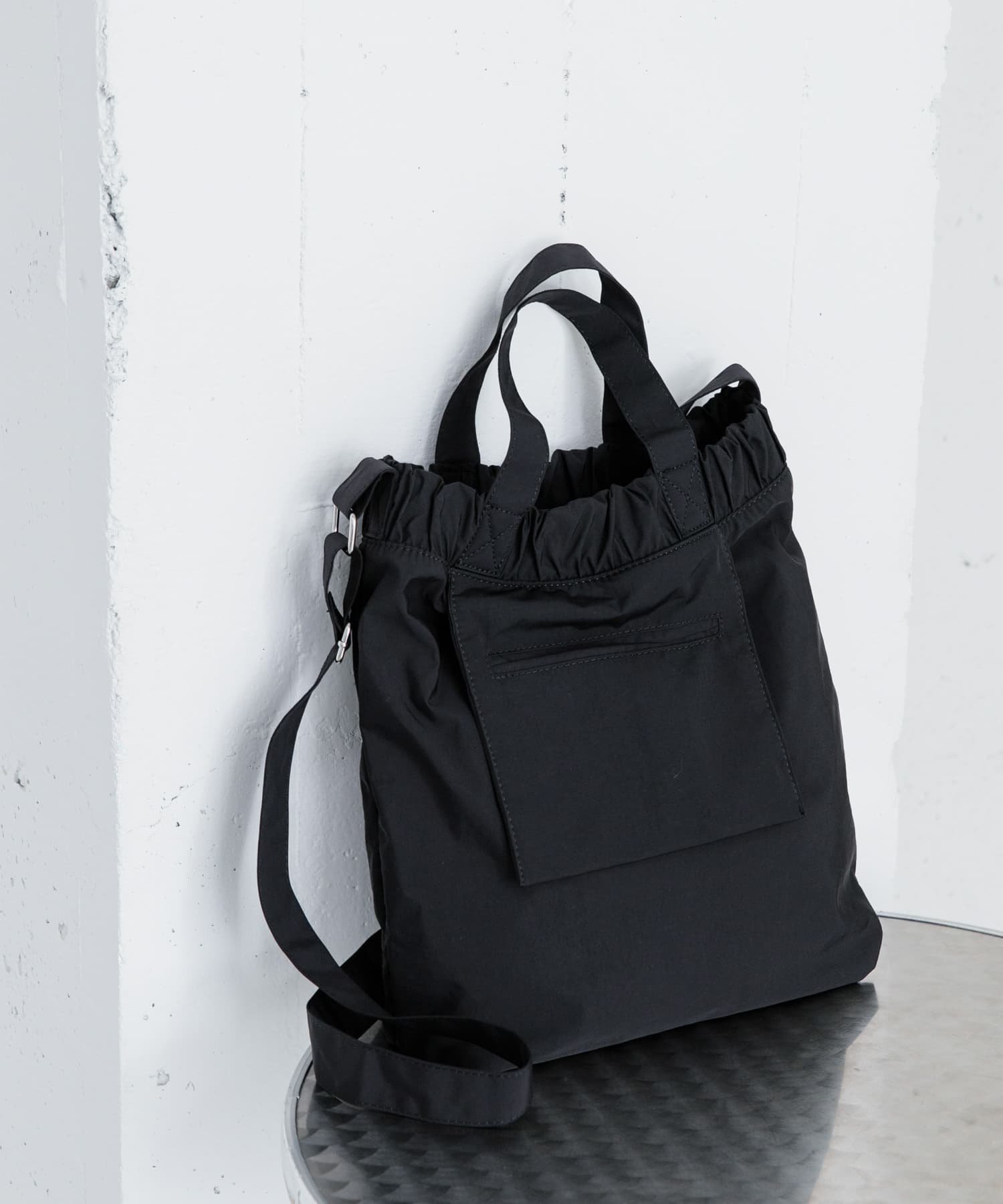 ナイロンショルダーバッグ BLACK one