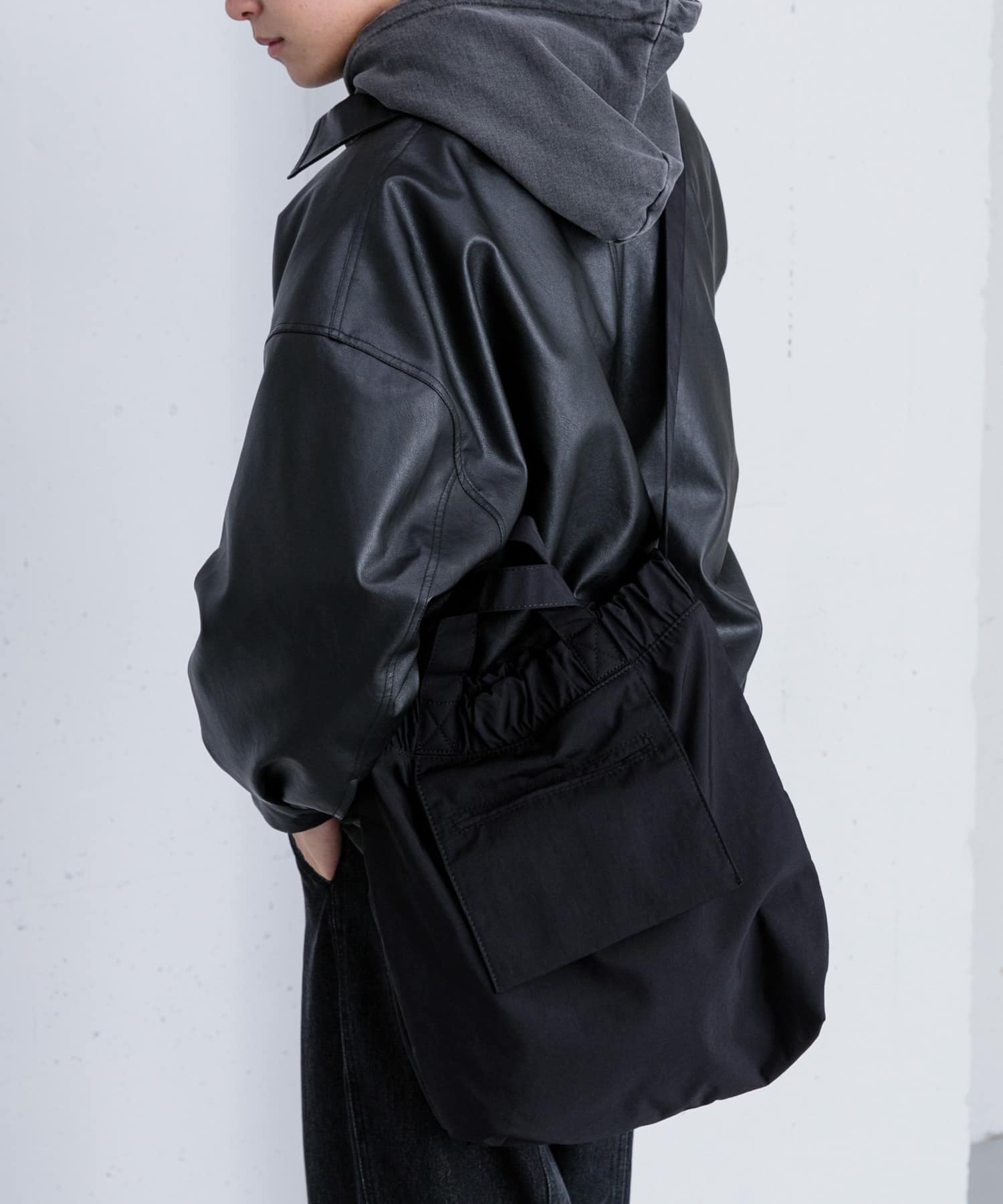 ナイロンショルダーバッグ BLACK one