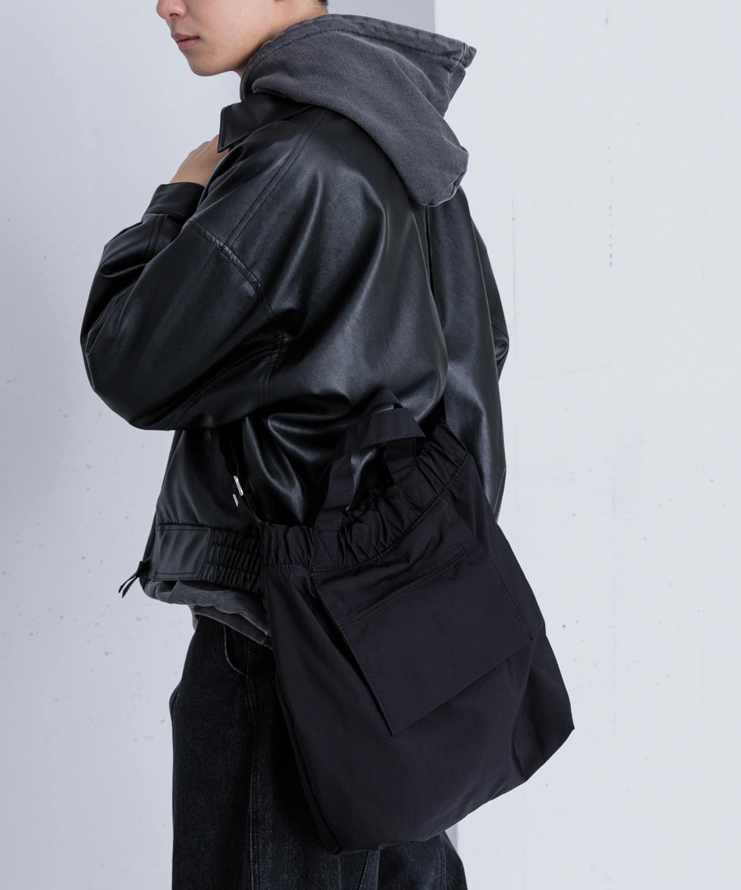 ナイロンショルダーバッグ BLACK one