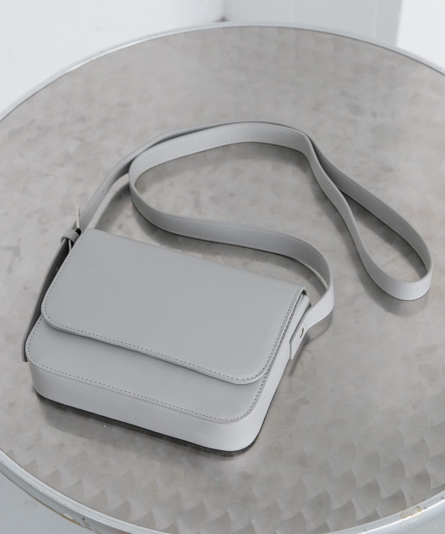 フェイクレザースクエアフラップショルダー GREIGE one