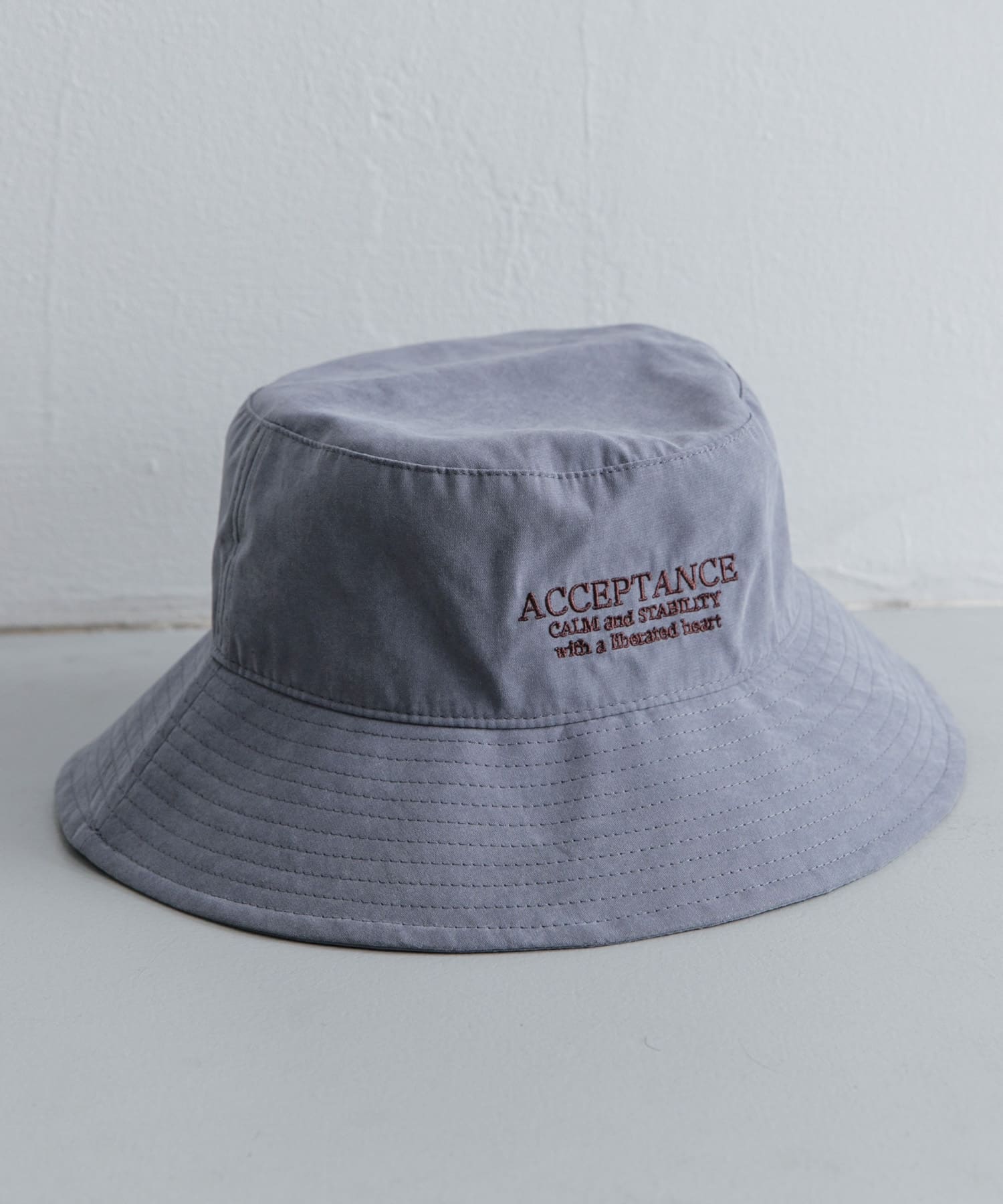 ピーチキモウロゴシシュウバケットハット BLUE one