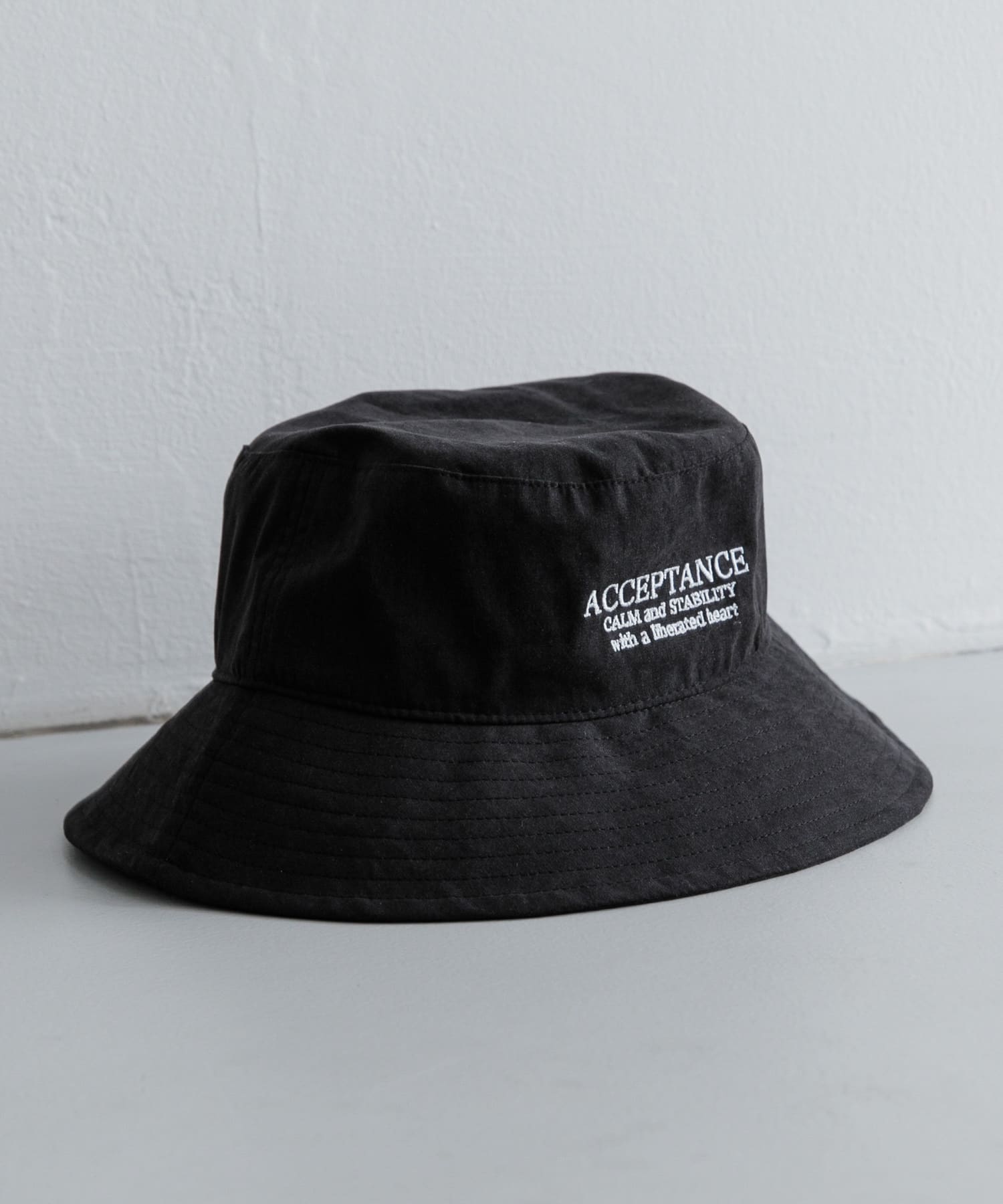 ピーチキモウロゴシシュウバケットハット BLACK one