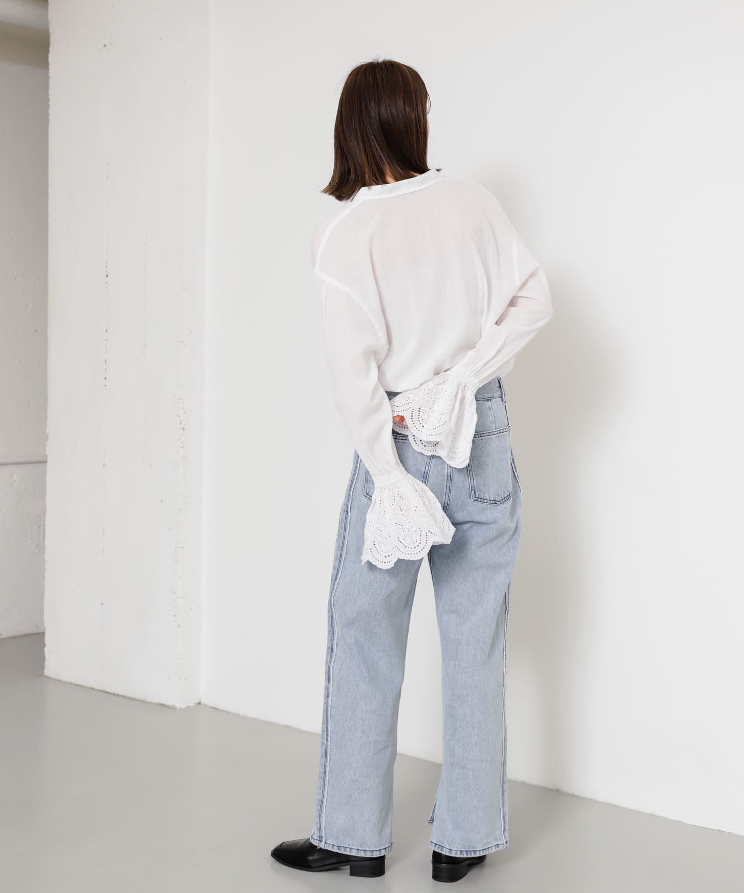 OFF WHITE