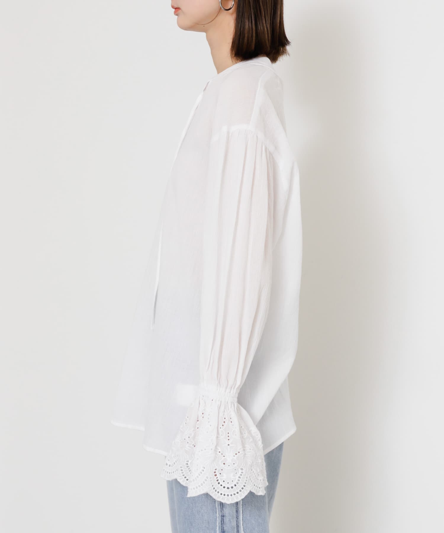 OFF WHITE